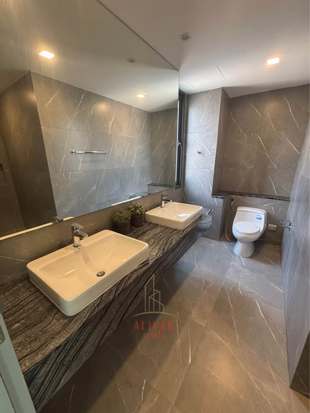 Home OfficeOnnut, Udomsuk : RH023726 for sale/rent, home office, 3.5 floors, 4 bedrooms, with private elevator at MYST Onnut-Srinakarin, near MRT Yellow Line, Sri Nut Station, only 450 m.