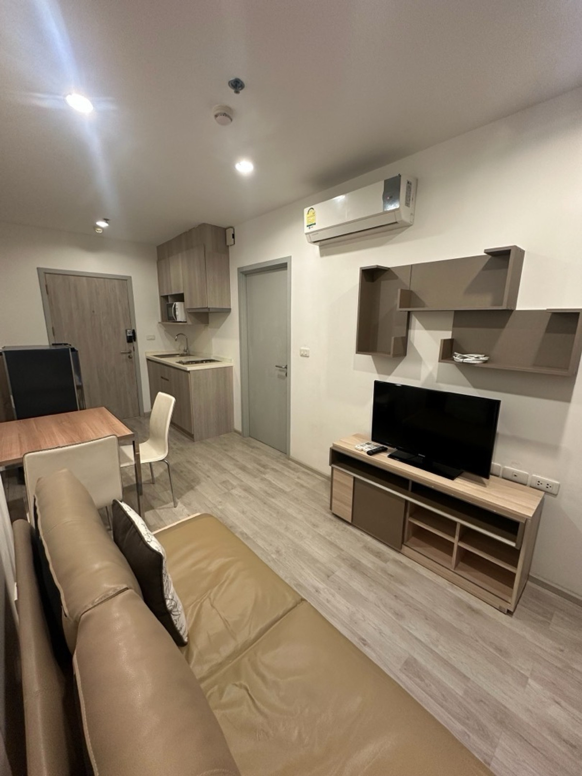 ให้เช่าคอนโดปิ่นเกล้า จรัญสนิทวงศ์ : 💙@condocurator 💙 IDEO Mobi Charan - Interchange มีเครื่องซักผ้า พร้อมเข้าอยู่ 31 มีนาคม 69 [PM2351] 