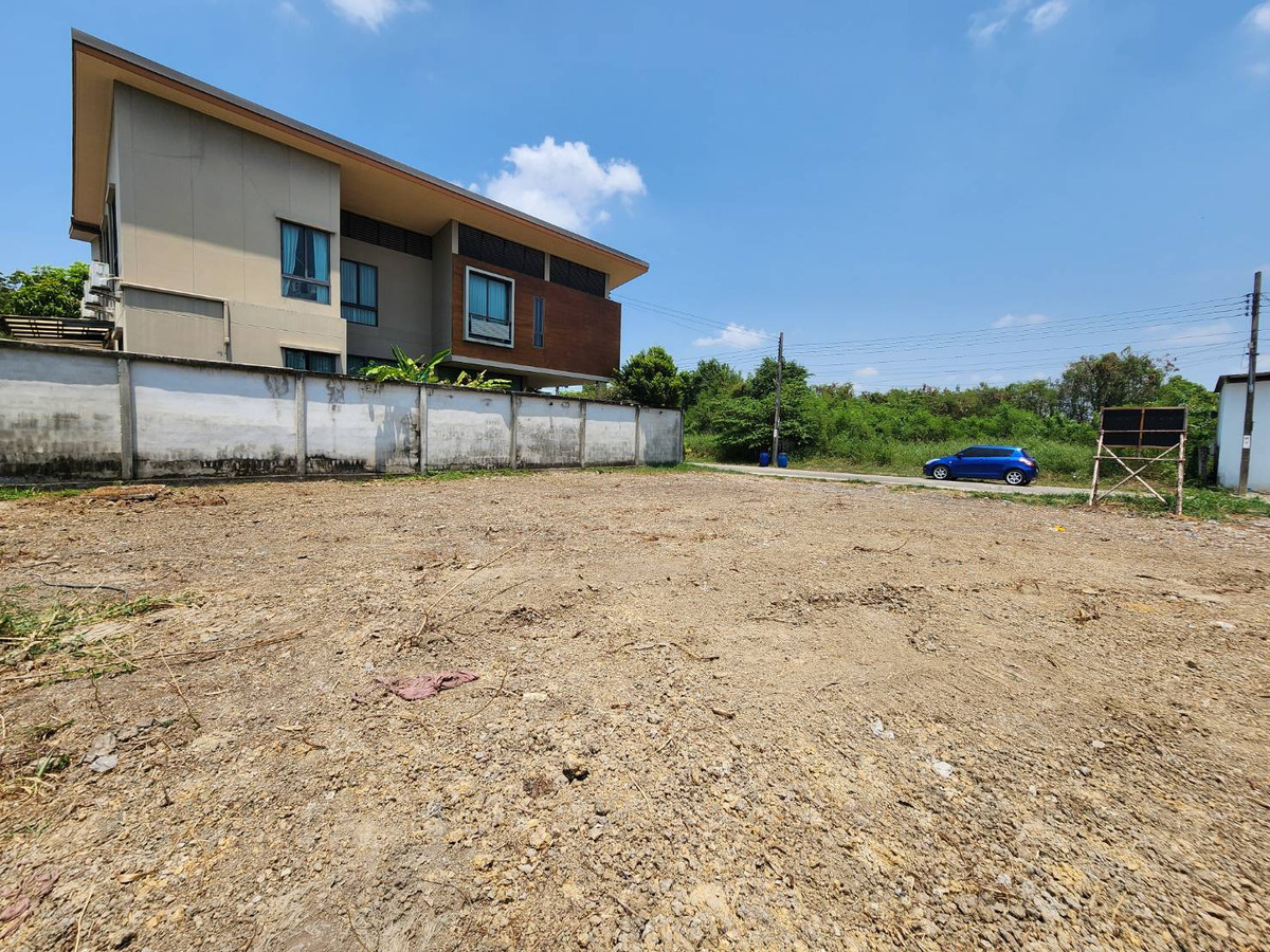 ขายที่ดินพุทธมณฑล ศาลายา : ขายที่ดิน ในหมู่บ้านรวมเก้า พุทธมณฑล สาย 2 ขนาด 120 ตร.วา. ตารางวาละ 34,000 บาท หน้ากว้างสวย หมู่บ้านเงียบสงบ เหมาะสำหรับปลูกบ้าน