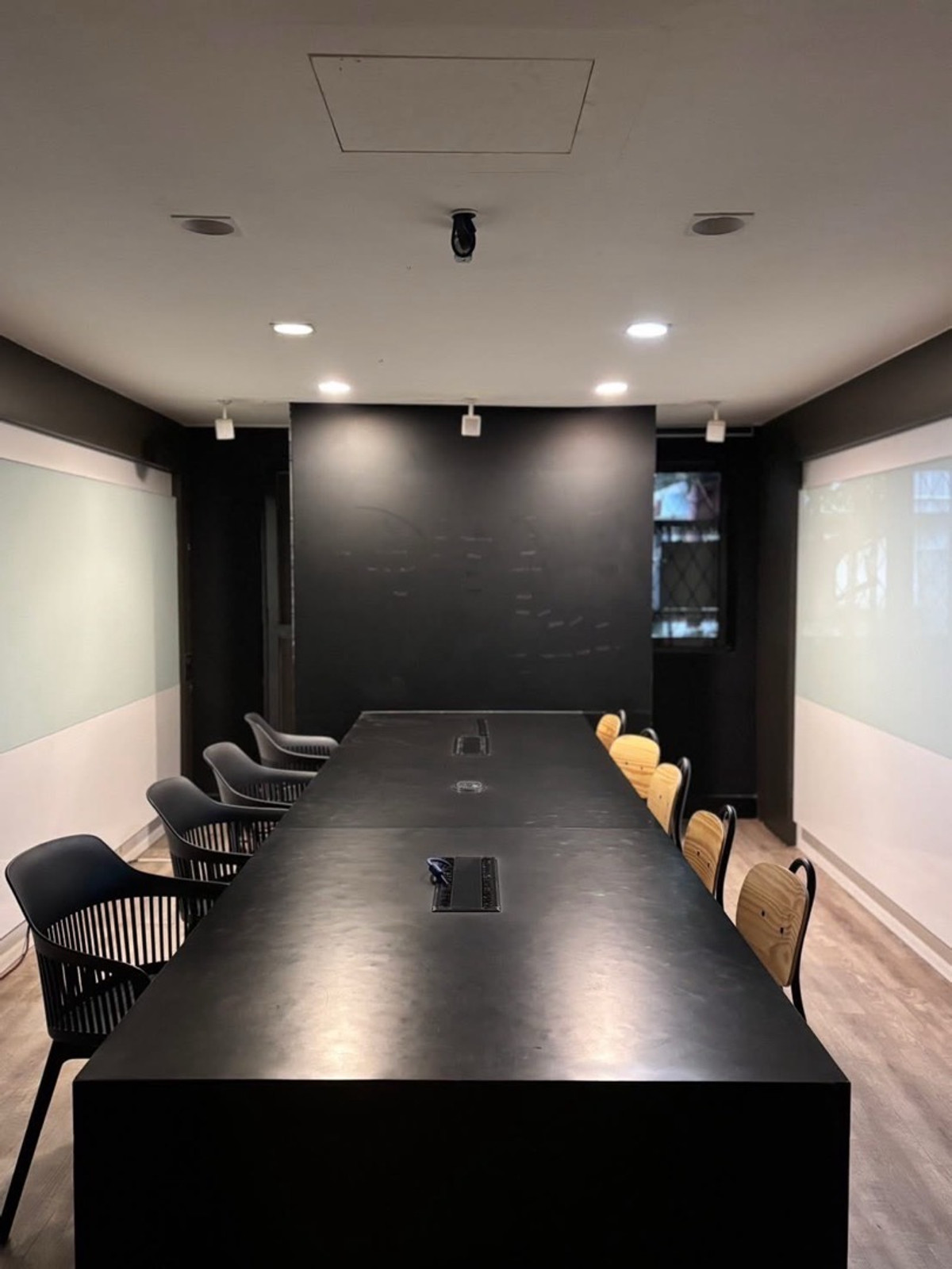 For RentHome OfficeAri,Anusaowaree : Baan Phahonyothin 5, Soi Ratchakru, for rent near BTS Ari, 400 sq m, has garden space, some furniture, suitable for a home office, 7 work rooms.