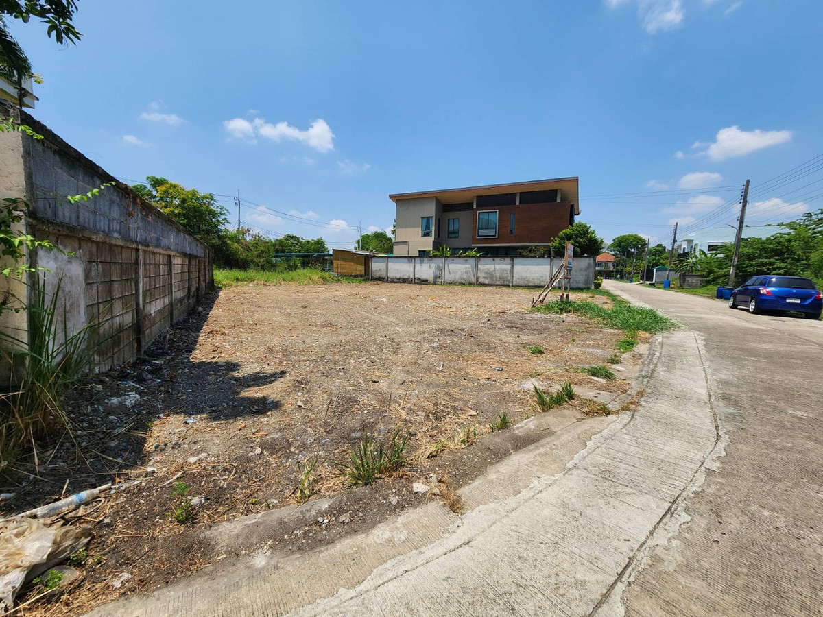 ขายที่ดินพุทธมณฑล ศาลายา : ขายที่ดิน ในหมู่บ้านรวมเก้า พุทธมณฑล สาย 2 ขนาด 120 ตร.วา. ตารางวาละ 34,000 บาท หน้ากว้างสวย หมู่บ้านเงียบสงบ เหมาะสำหรับปลูกบ้าน