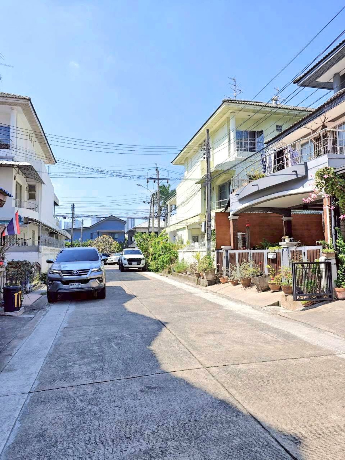 For SaleTownhomeRattanathibet, Sanambinna : 🏡✨ Urgent sale, 3-story townhome, newly renovated, ready to move in.