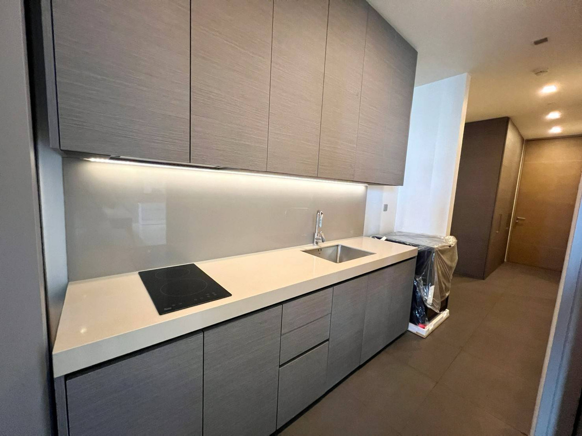 For RentCondoSilom, Saladaeng, Bangrak : Saladaeng One / Rare Item 3 Bed park view ready to move in. / 3 bed 224 sq.m.Tel. 0937890899