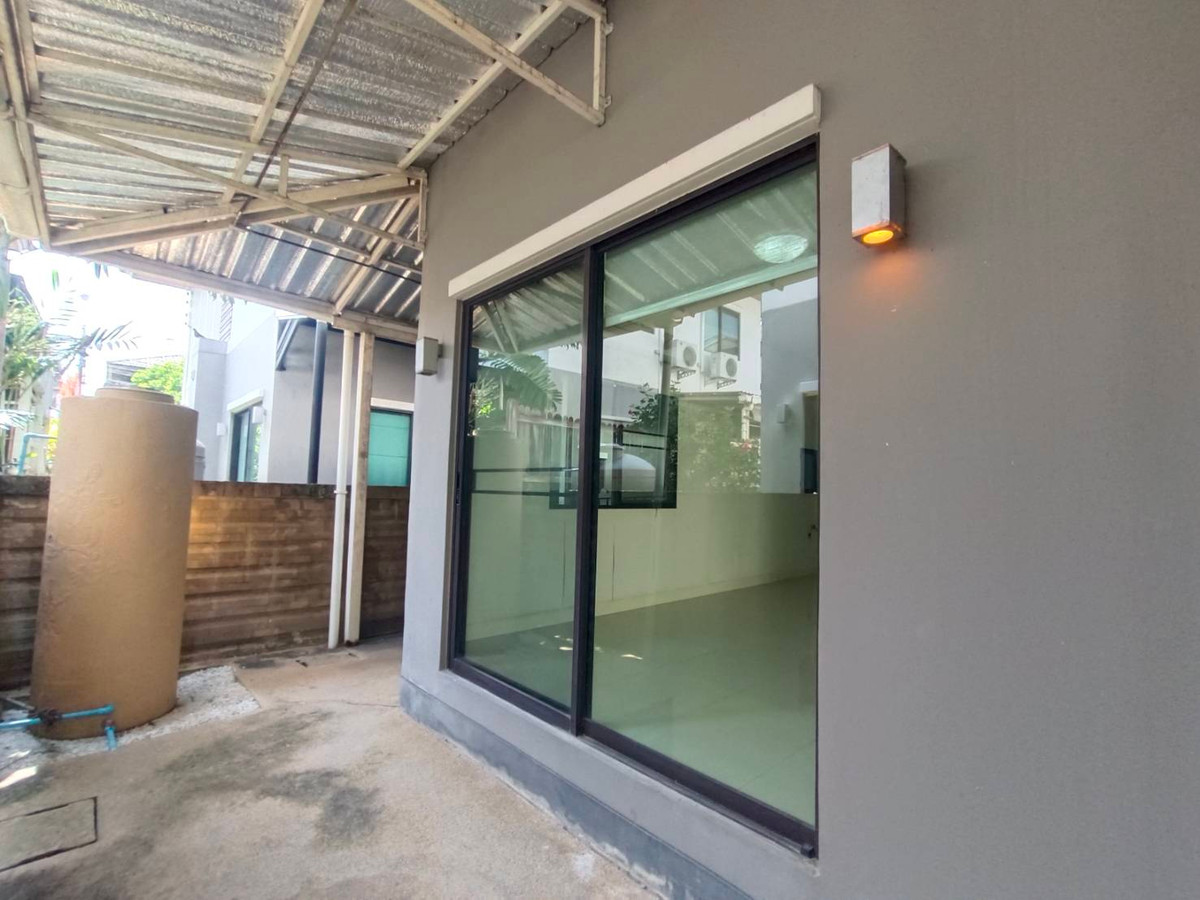 ขายบ้านนวมินทร์ รามอินทรา : ขายถูก  บ้านเดี่ยว 2 ชั้น หมู่บ้านพร้อมพัฒน์ ไพร์ม   หลังมุม หันหน้าทิศเหนือ ใกล้ซาฟารีเวิลด์ 