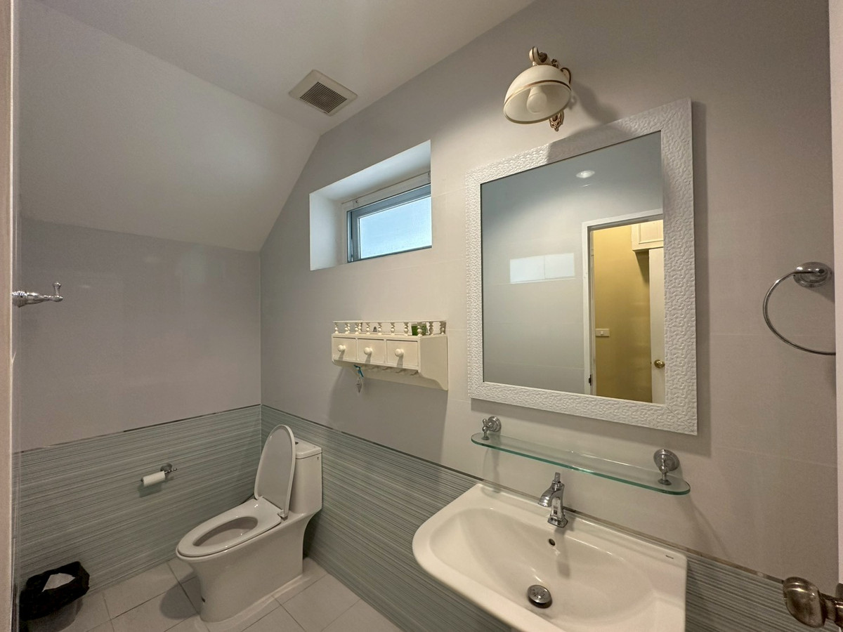 For RentHouseBangna, Bearing, Lasalle : ✨Luxury house for rent 3 floors, next to Srinakarin Road, 5 bedrooms, fully furnished, near the mall, near BTS Sri Udom, convenient travel, ready to move in.