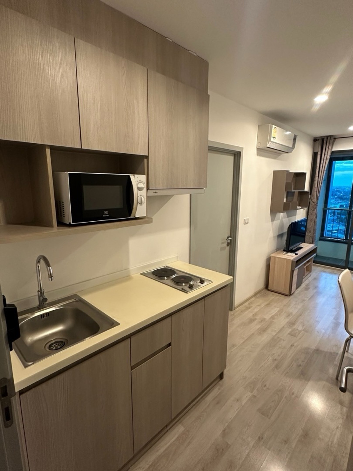 ให้เช่าคอนโดปิ่นเกล้า จรัญสนิทวงศ์ : 💙@condocurator 💙 IDEO Mobi Charan - Interchange มีเครื่องซักผ้า พร้อมเข้าอยู่ 31 มีนาคม 69 [PM2351] 