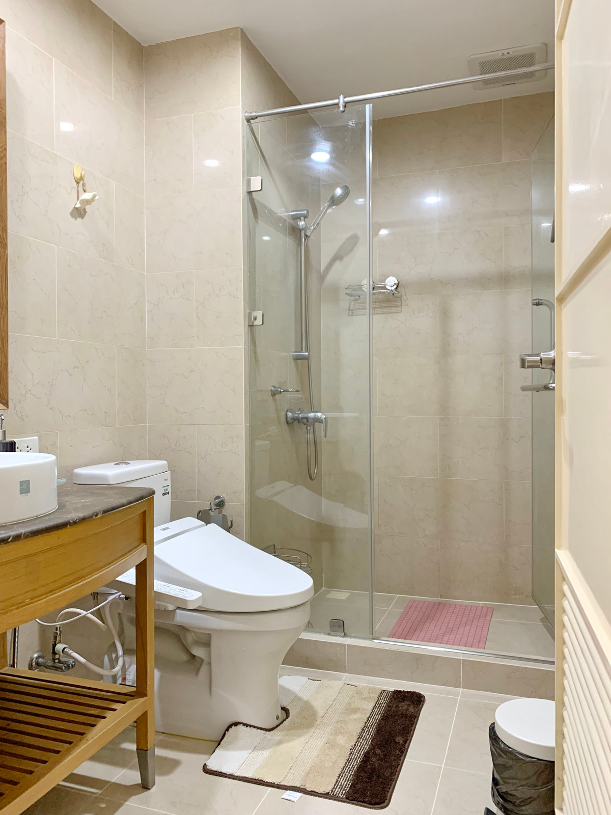 ให้เช่าคอนโดสุขุมวิท อโศก ทองหล่อ : ให้เช่า 2 ห้องนอน ชั้น 6 เดอะ แบงค็อก สุขุมวิท 61 ใกล้ BTS เอกมัย  