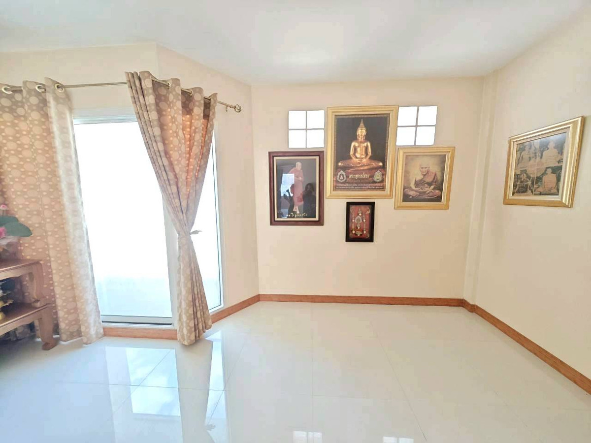 For SaleTownhomeRattanathibet, Sanambinna : 🏡✨ Urgent sale, 3-story townhome, newly renovated, ready to move in.