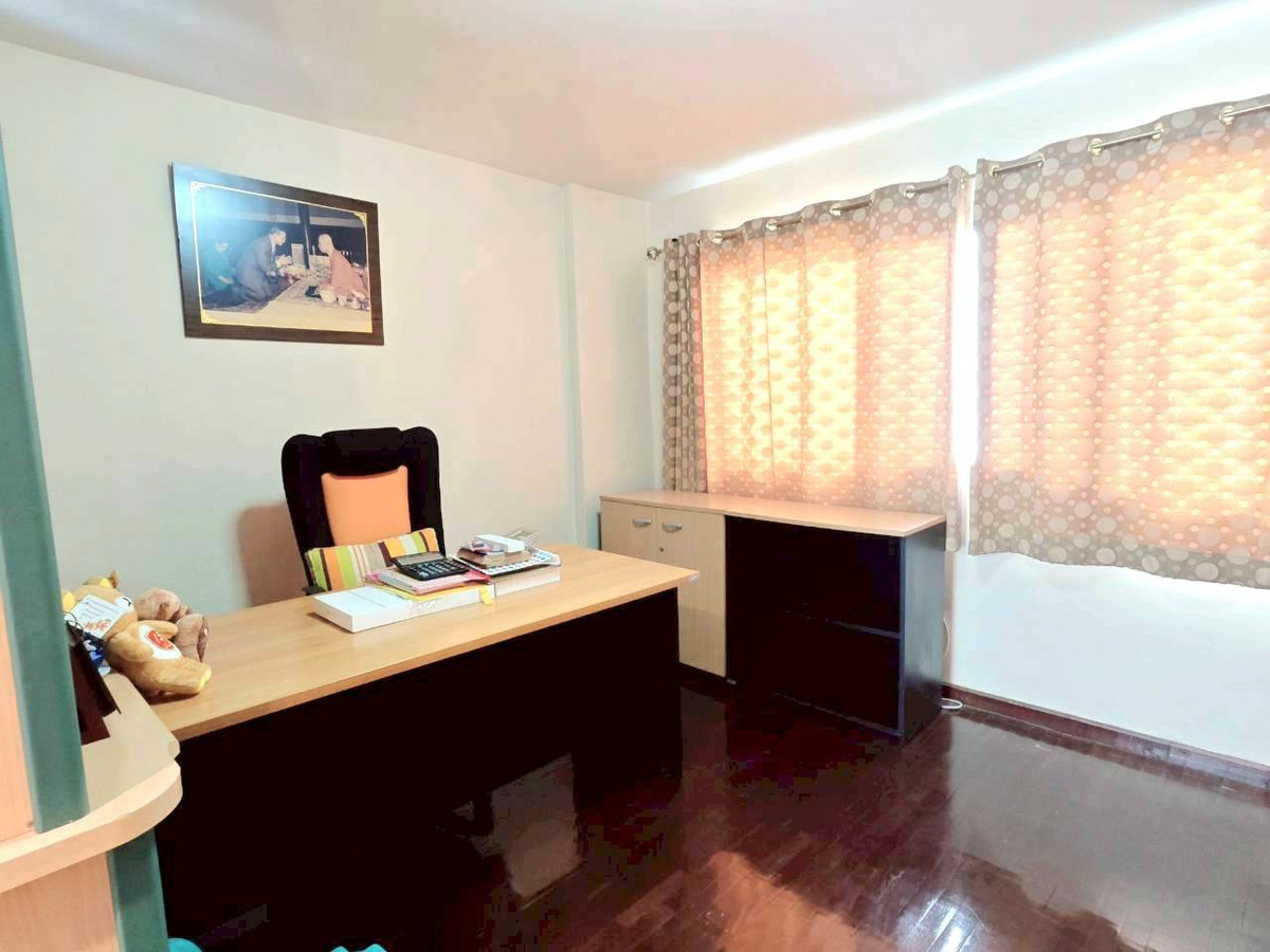 For SaleTownhomeRattanathibet, Sanambinna : 🏡✨ Urgent sale, 3-story townhome, newly renovated, ready to move in.