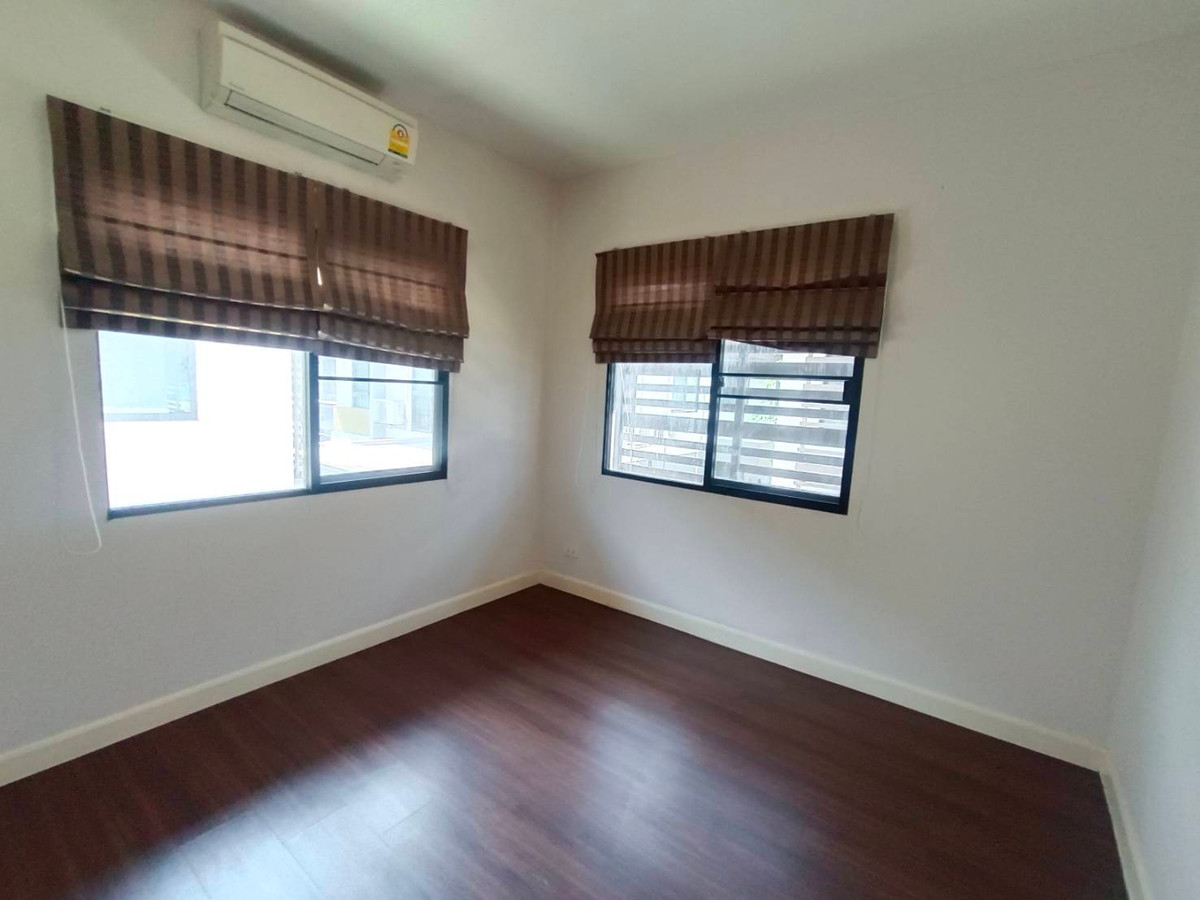 ขายบ้านนวมินทร์ รามอินทรา : ขายถูก  บ้านเดี่ยว 2 ชั้น หมู่บ้านพร้อมพัฒน์ ไพร์ม   หลังมุม หันหน้าทิศเหนือ ใกล้ซาฟารีเวิลด์ 