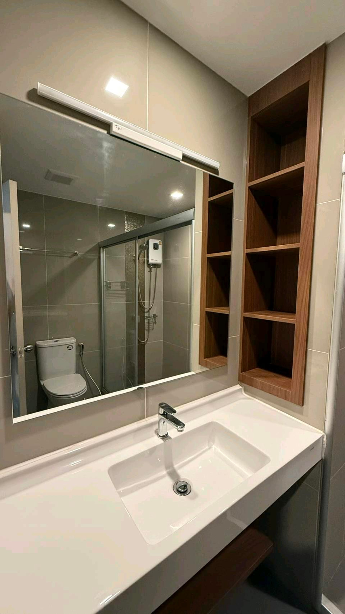 ให้เช่าคอนโดพระราม 9 เพชรบุรีตัดใหม่ RCA : ✨🍃 คอนโดทำเลศักยภาพ ใจกลางพระราม 9 – อโศก เดินทางสะดวก ใกล้ MRT พระราม 9 และ Airport Rail Link มักกะสัน