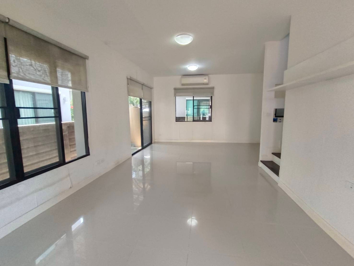 ขายบ้านนวมินทร์ รามอินทรา : ขายถูก  บ้านเดี่ยว 2 ชั้น หมู่บ้านพร้อมพัฒน์ ไพร์ม   หลังมุม หันหน้าทิศเหนือ ใกล้ซาฟารีเวิลด์ 