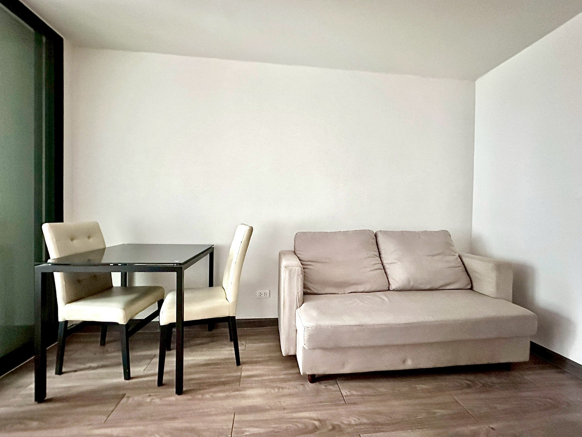 For RentCondoRatchadapisek, Huaikwang, Suttisan : Low-rise condo with a beautiful unit, comfortable to live in, and a peaceful atmosphere