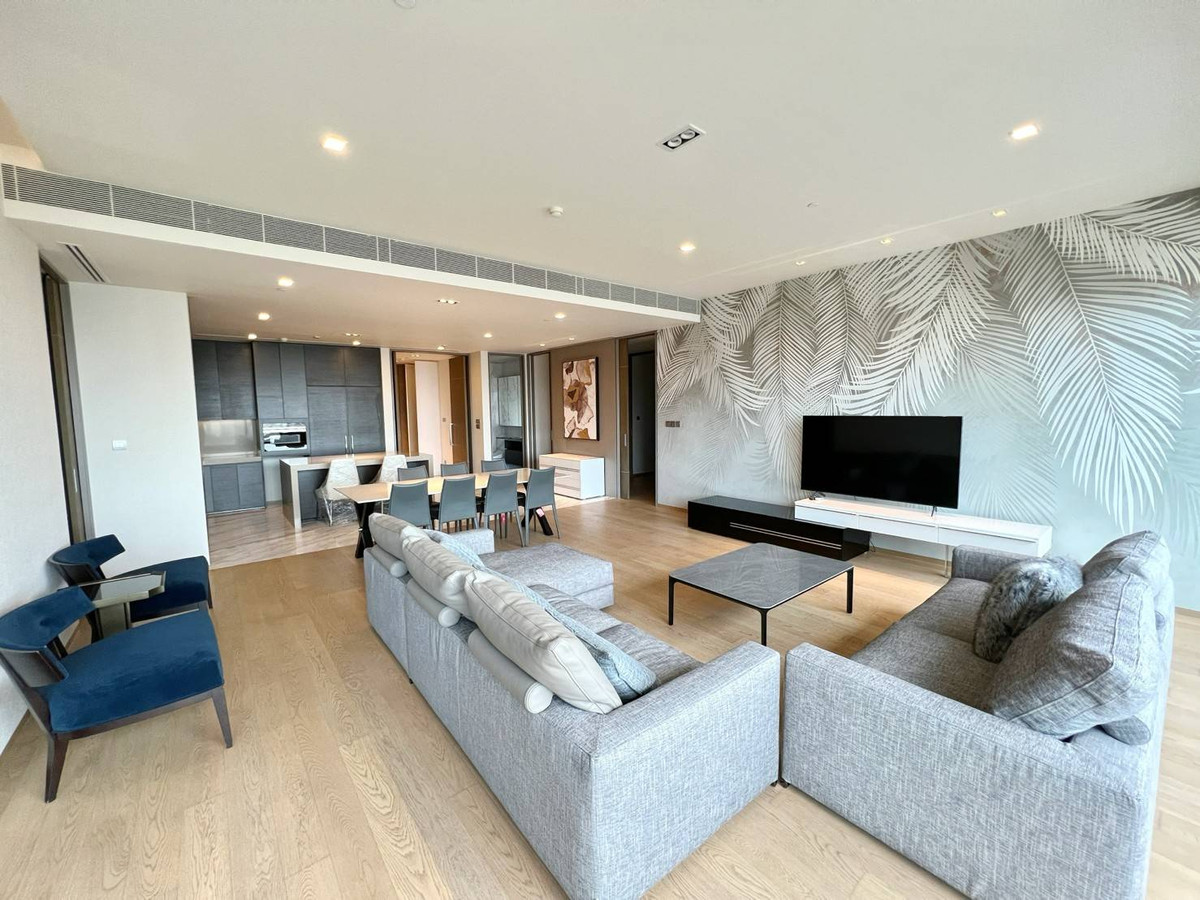 For RentCondoSilom, Saladaeng, Bangrak : Saladaeng One / Rare Item 3 Bed park view ready to move in. / 3 bed 224 sq.m.Tel. 0937890899