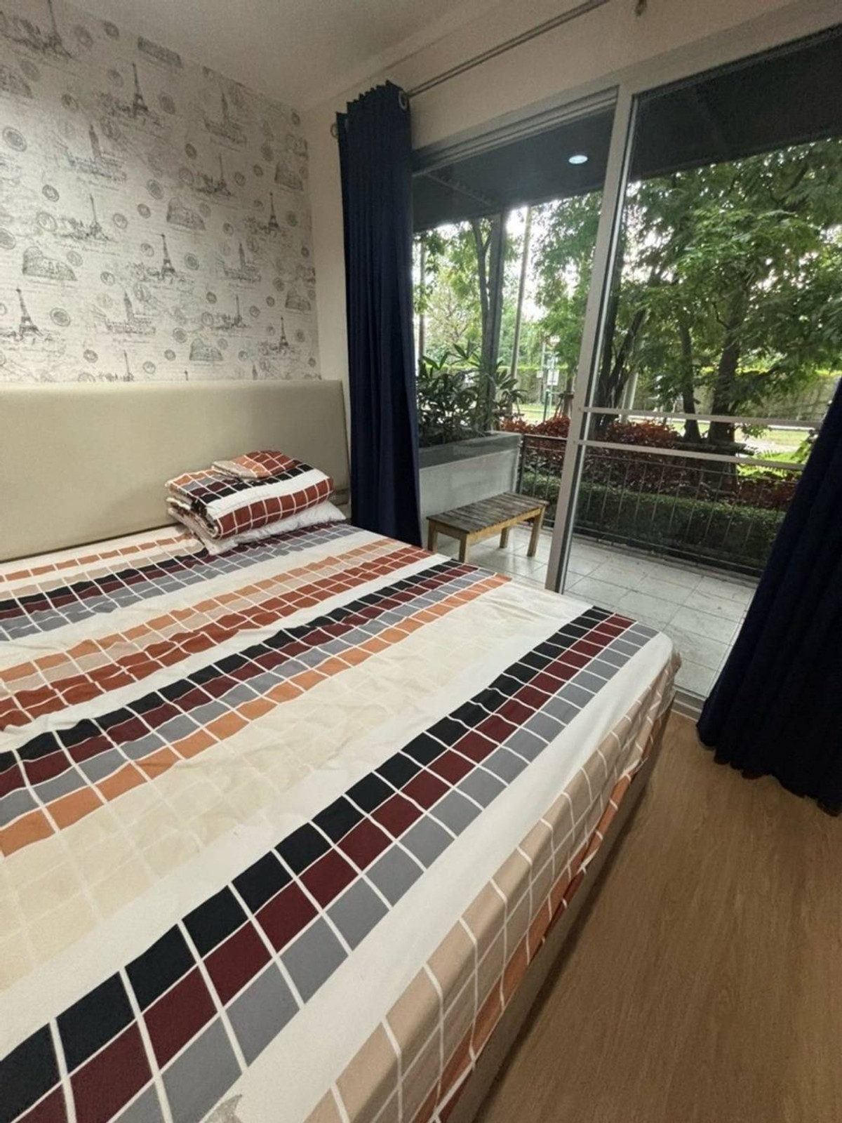 For RentCondoPattanakan, Srinakarin : Next to the BTS Yellow Line, Hua Mak Station.