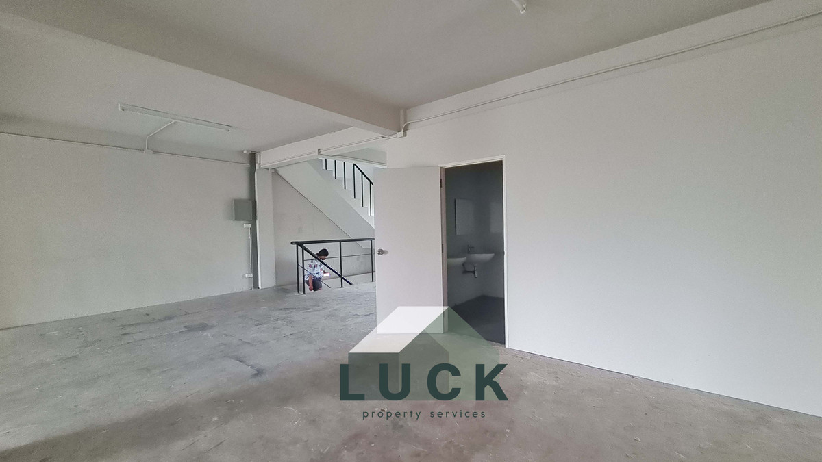 ขายอาคารพาณิชย์พัฒนาการ ศรีนครินทร์ : LUCK ขาย🏠อาคารพาณิชย์ 2 คูหา ติดถนนพัฒนาการ 