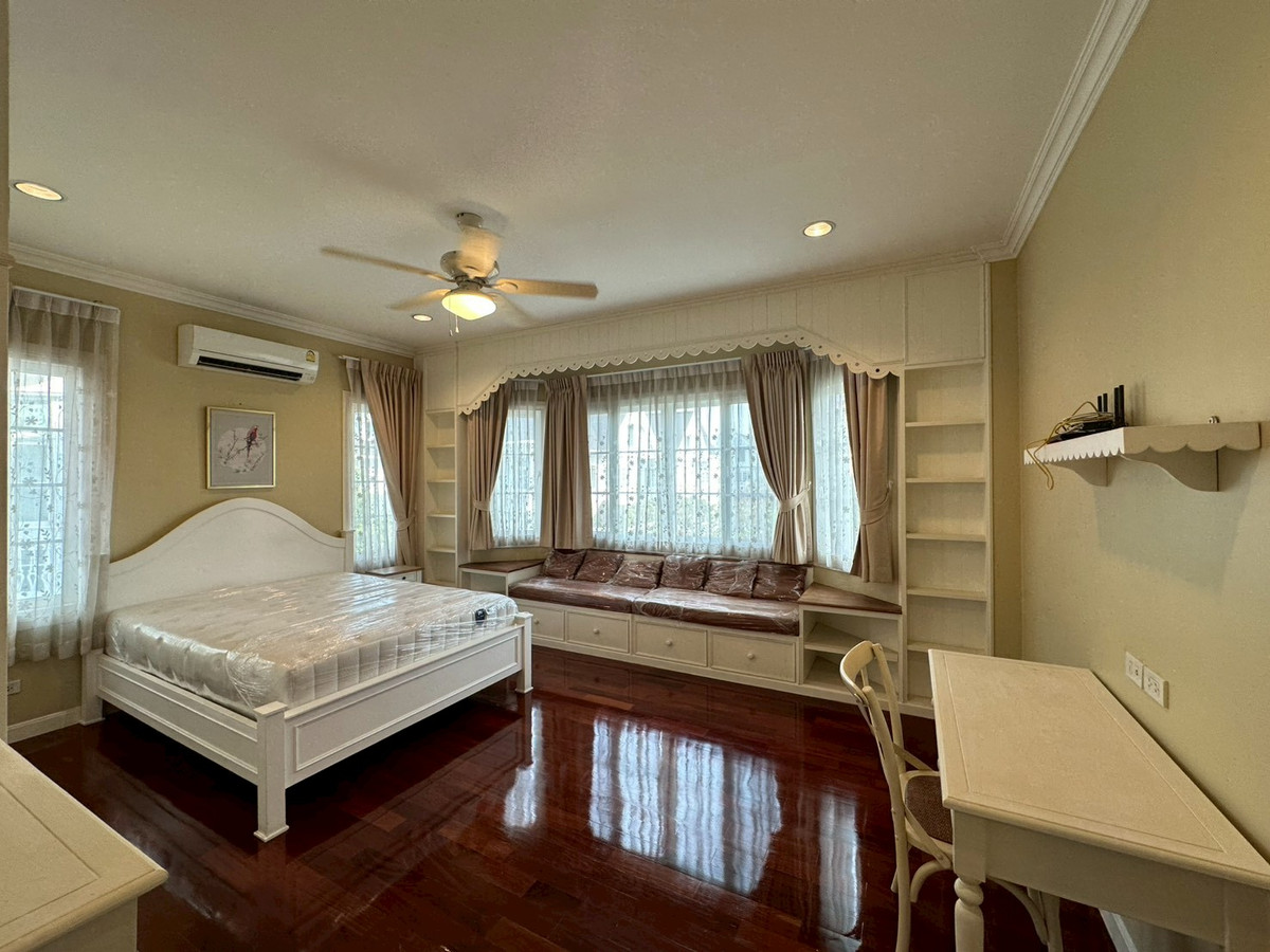 For RentHouseBangna, Bearing, Lasalle : ✨Luxury house for rent 3 floors, next to Srinakarin Road, 5 bedrooms, fully furnished, near the mall, near BTS Sri Udom, convenient travel, ready to move in.