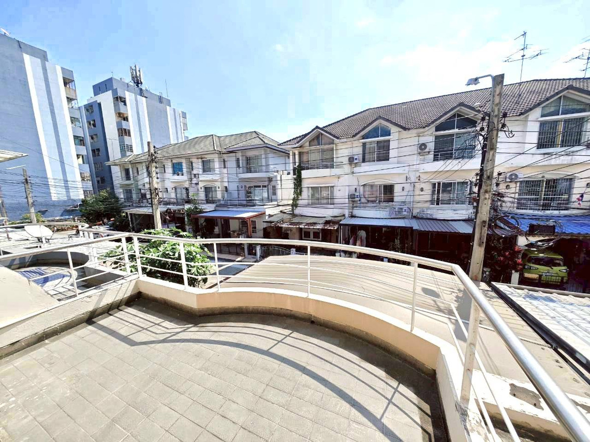 For SaleTownhomeRattanathibet, Sanambinna : 🏡✨ Urgent sale, 3-story townhome, newly renovated, ready to move in.