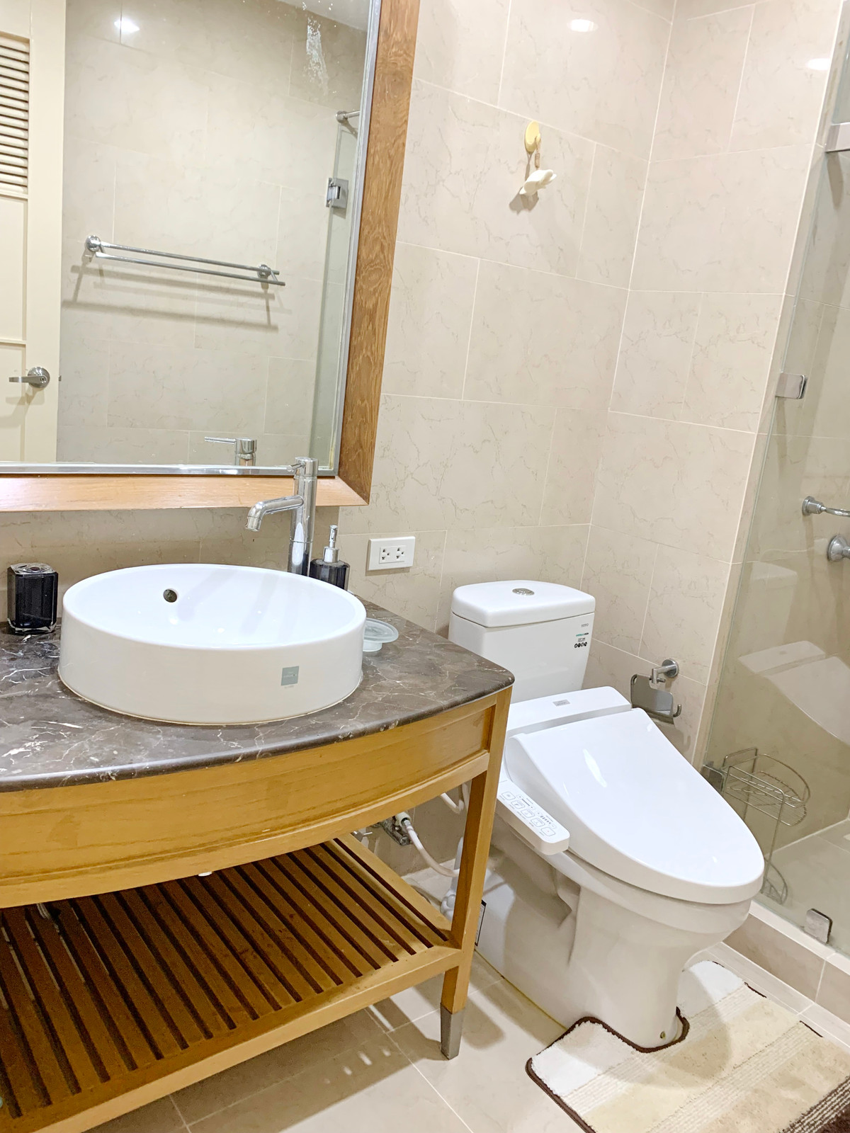 ให้เช่าคอนโดสุขุมวิท อโศก ทองหล่อ : ให้เช่า 2 ห้องนอน ชั้น 6 เดอะ แบงค็อก สุขุมวิท 61 ใกล้ BTS เอกมัย  