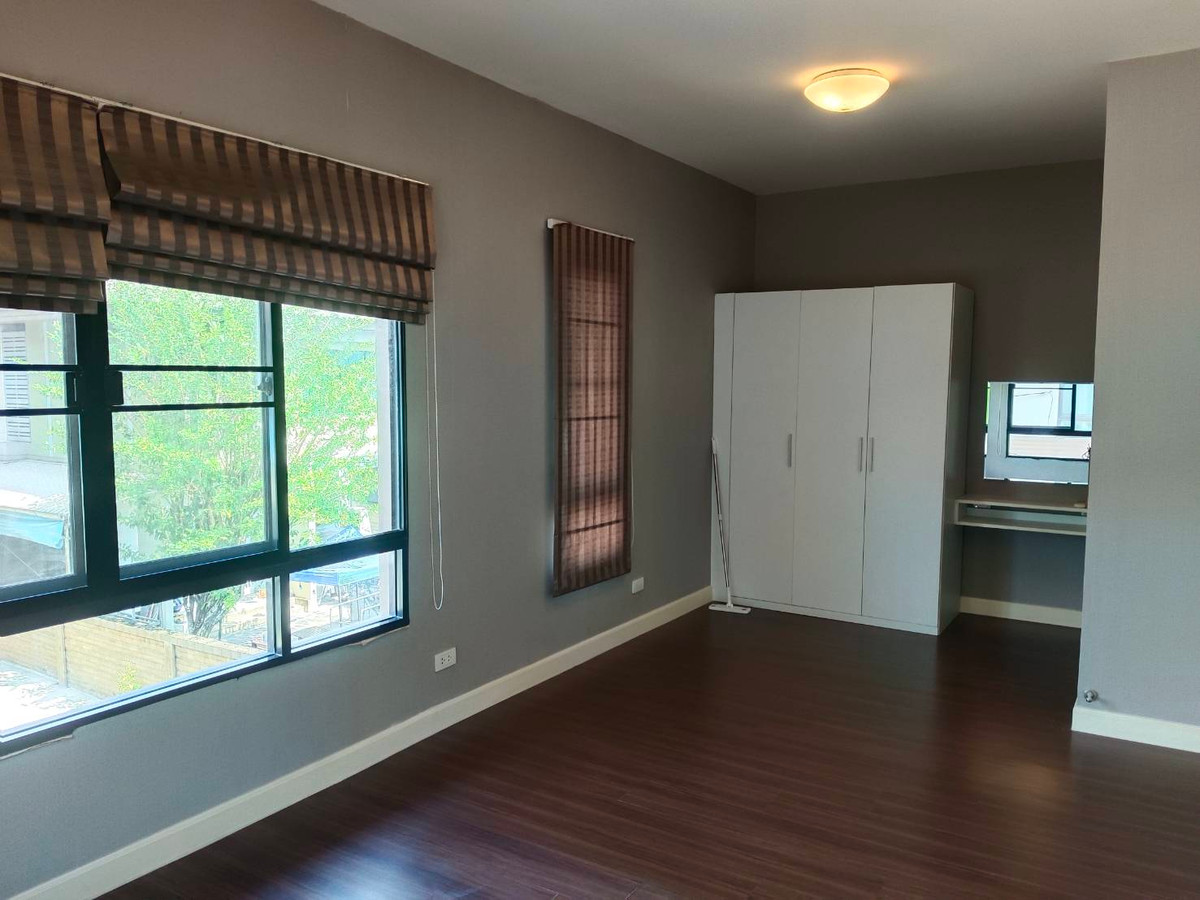 ขายบ้านนวมินทร์ รามอินทรา : ขายถูก  บ้านเดี่ยว 2 ชั้น หมู่บ้านพร้อมพัฒน์ ไพร์ม   หลังมุม หันหน้าทิศเหนือ ใกล้ซาฟารีเวิลด์ 