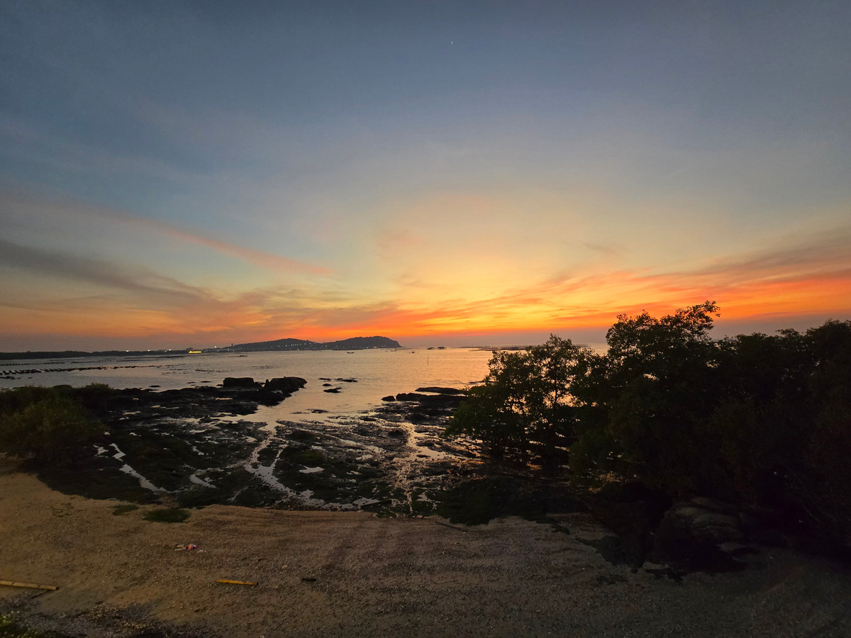 For SaleHousePattaya, Bangsaen, Chonburi : Luxury Beachfront Pool Villa for Sale – Ang Sila, Chonburi