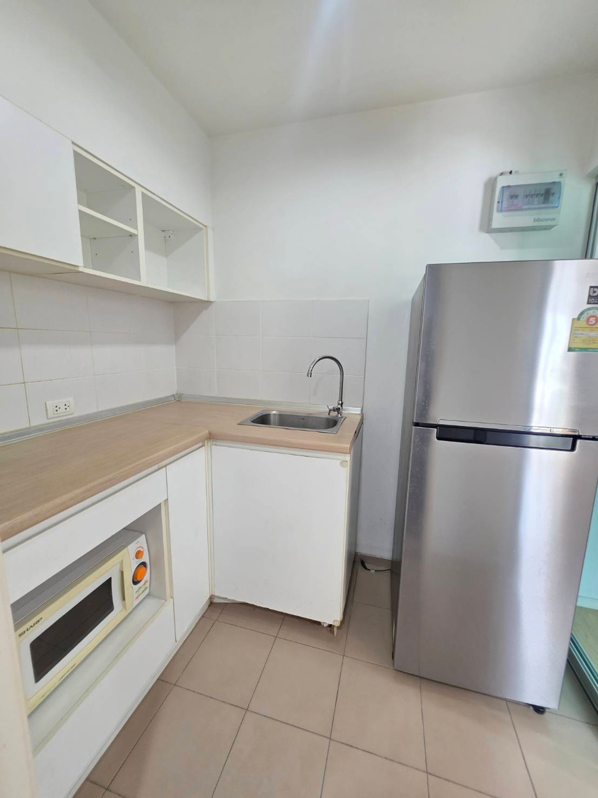 For RentCondoPattanakan, Srinakarin : Next to the BTS Yellow Line, Hua Mak Station.