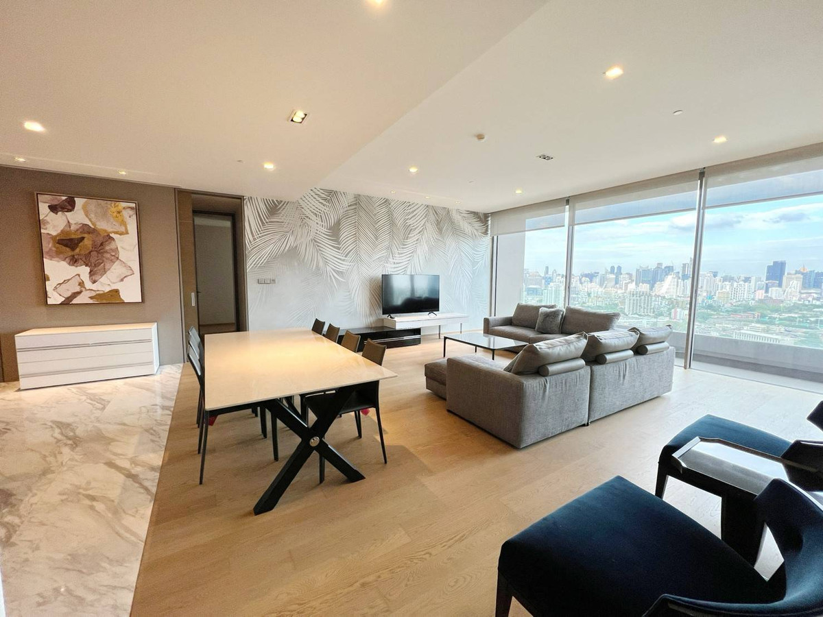 For RentCondoSilom, Saladaeng, Bangrak : Saladaeng One / Rare Item 3 Bed park view ready to move in. / 3 bed 224 sq.m.Tel. 0937890899