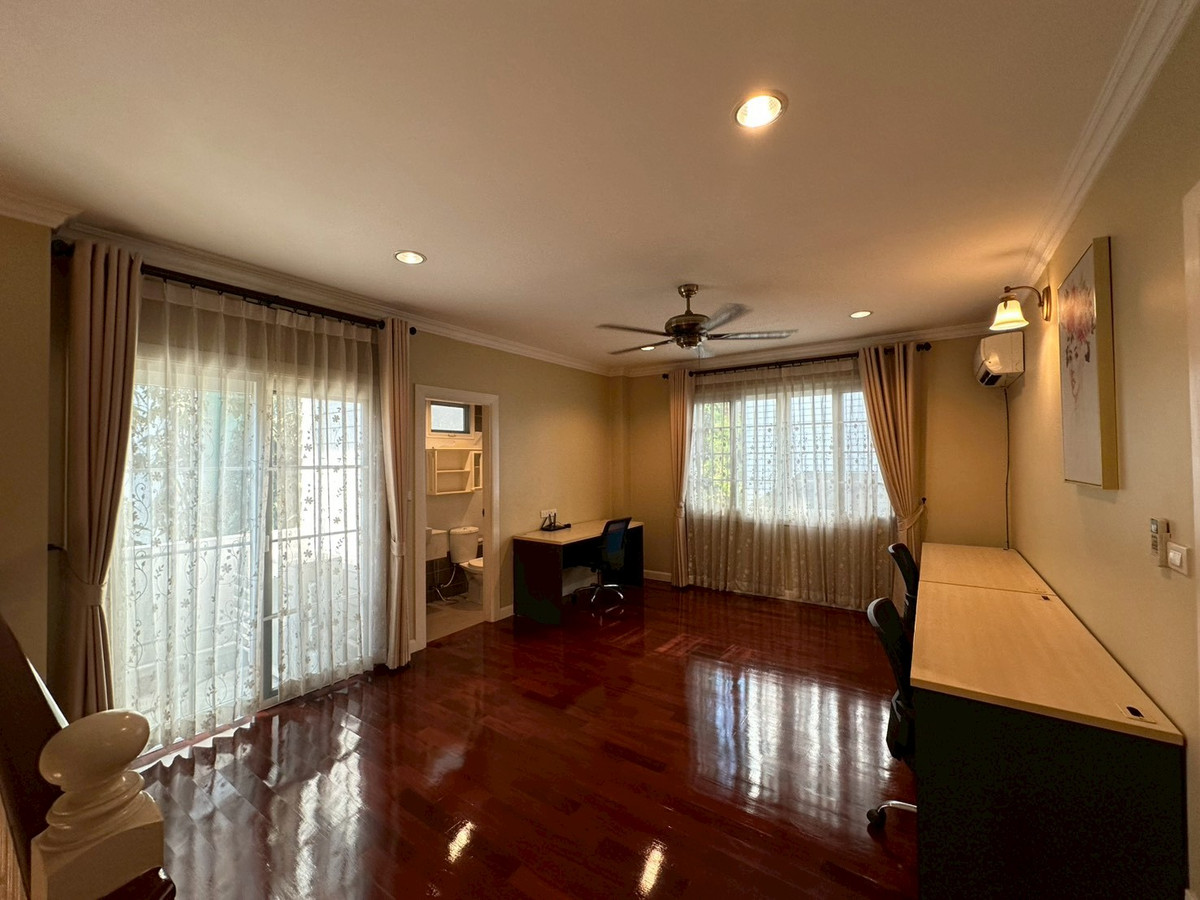 For RentHouseBangna, Bearing, Lasalle : ✨Luxury house for rent 3 floors, next to Srinakarin Road, 5 bedrooms, fully furnished, near the mall, near BTS Sri Udom, convenient travel, ready to move in.
