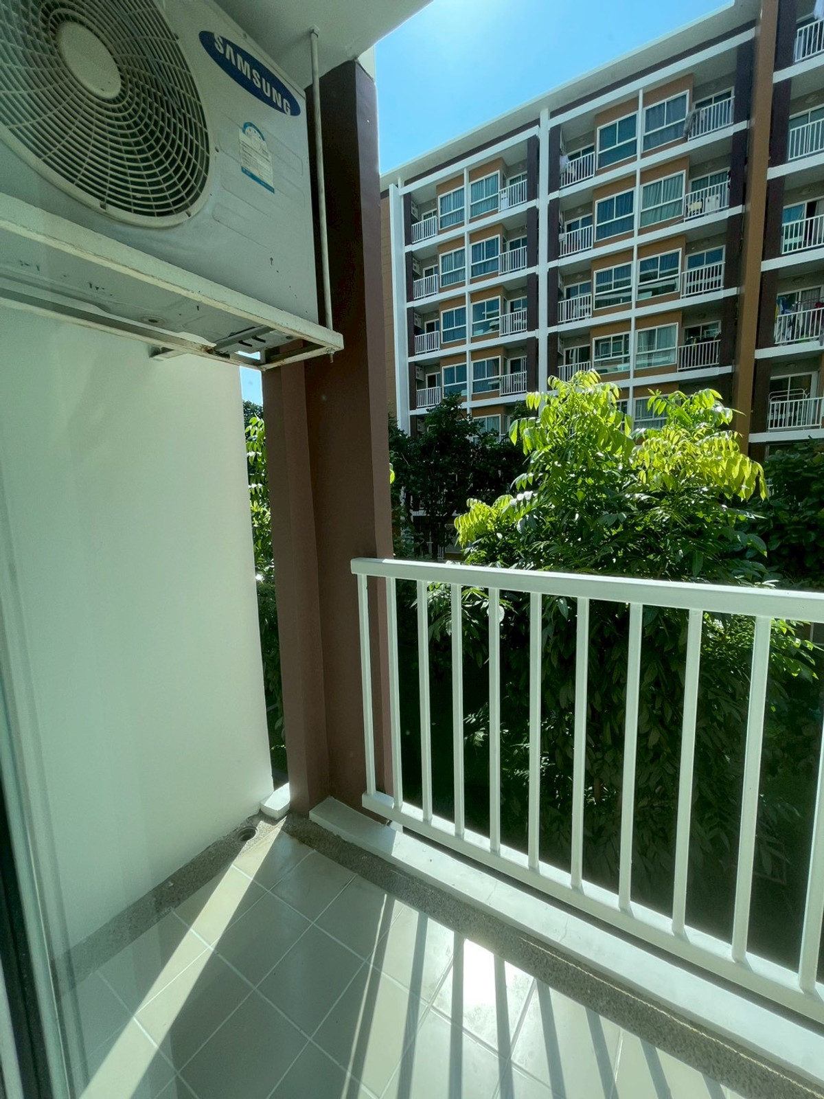 ขายคอนโดเลียบทางด่วนรามอินทรา : WE Condo Ekkamai - Ramindra / Studio (FOR SALE), วี คอนโด เอกมัย - รามอินทรา / สตูดิโอ (ขาย) AMP005