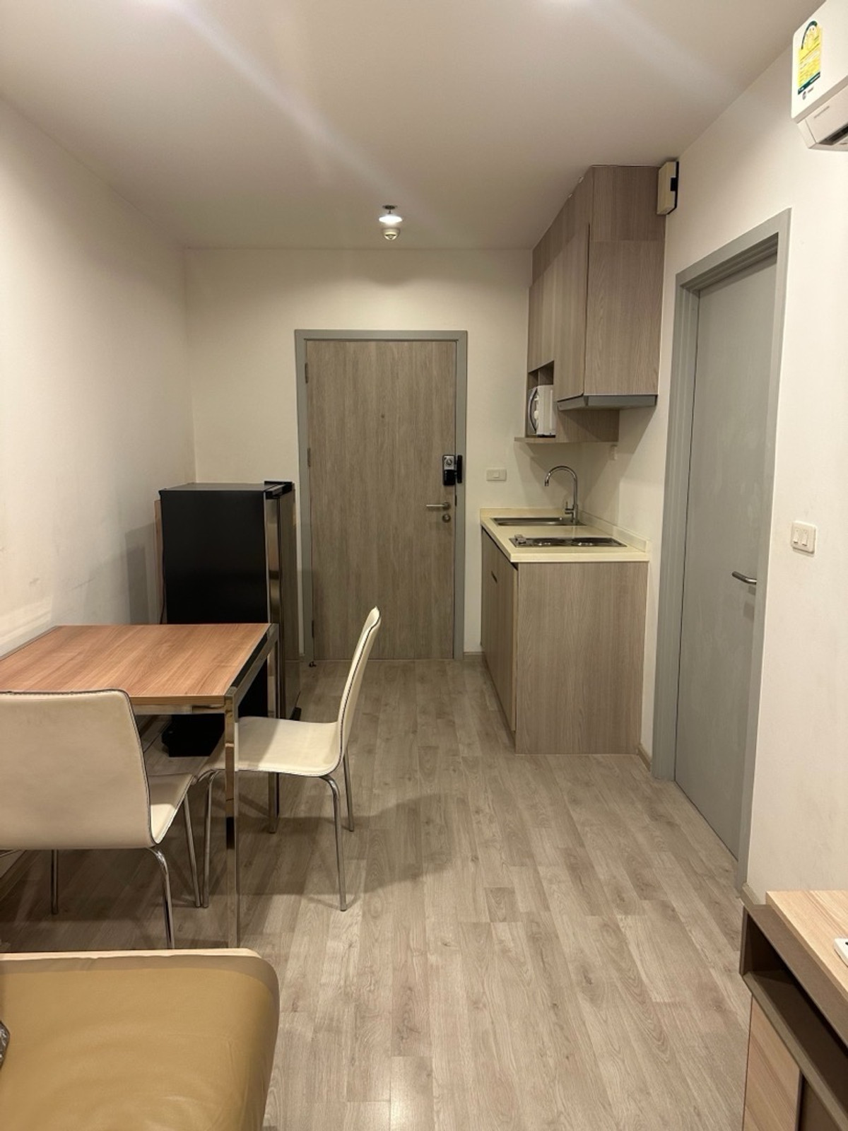 ให้เช่าคอนโดปิ่นเกล้า จรัญสนิทวงศ์ : 💙@condocurator 💙 IDEO Mobi Charan - Interchange มีเครื่องซักผ้า พร้อมเข้าอยู่ 31 มีนาคม 69 [PM2351] 