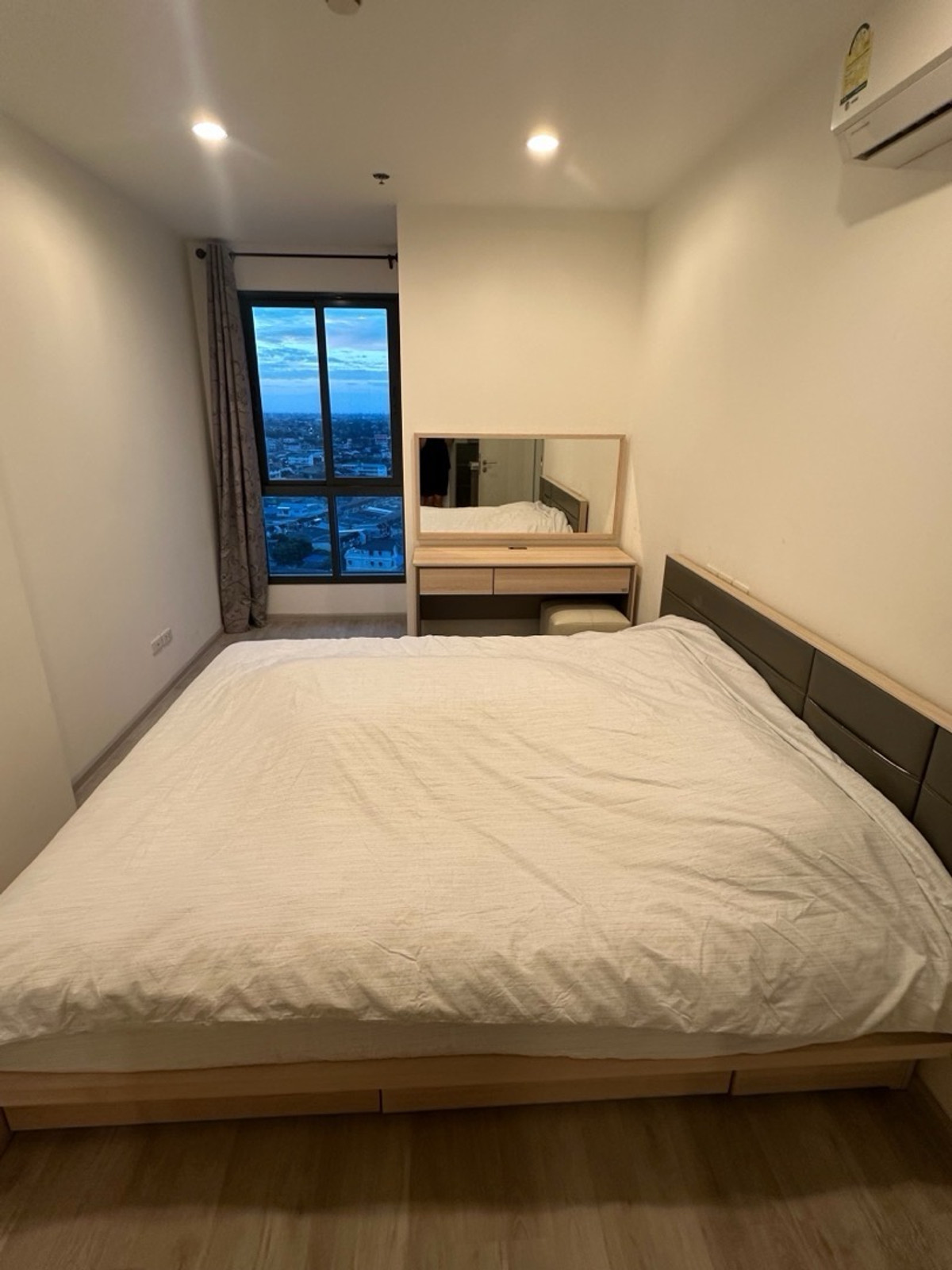 ให้เช่าคอนโดปิ่นเกล้า จรัญสนิทวงศ์ : 💙@condocurator 💙 IDEO Mobi Charan - Interchange มีเครื่องซักผ้า พร้อมเข้าอยู่ 31 มีนาคม 69 [PM2351] 