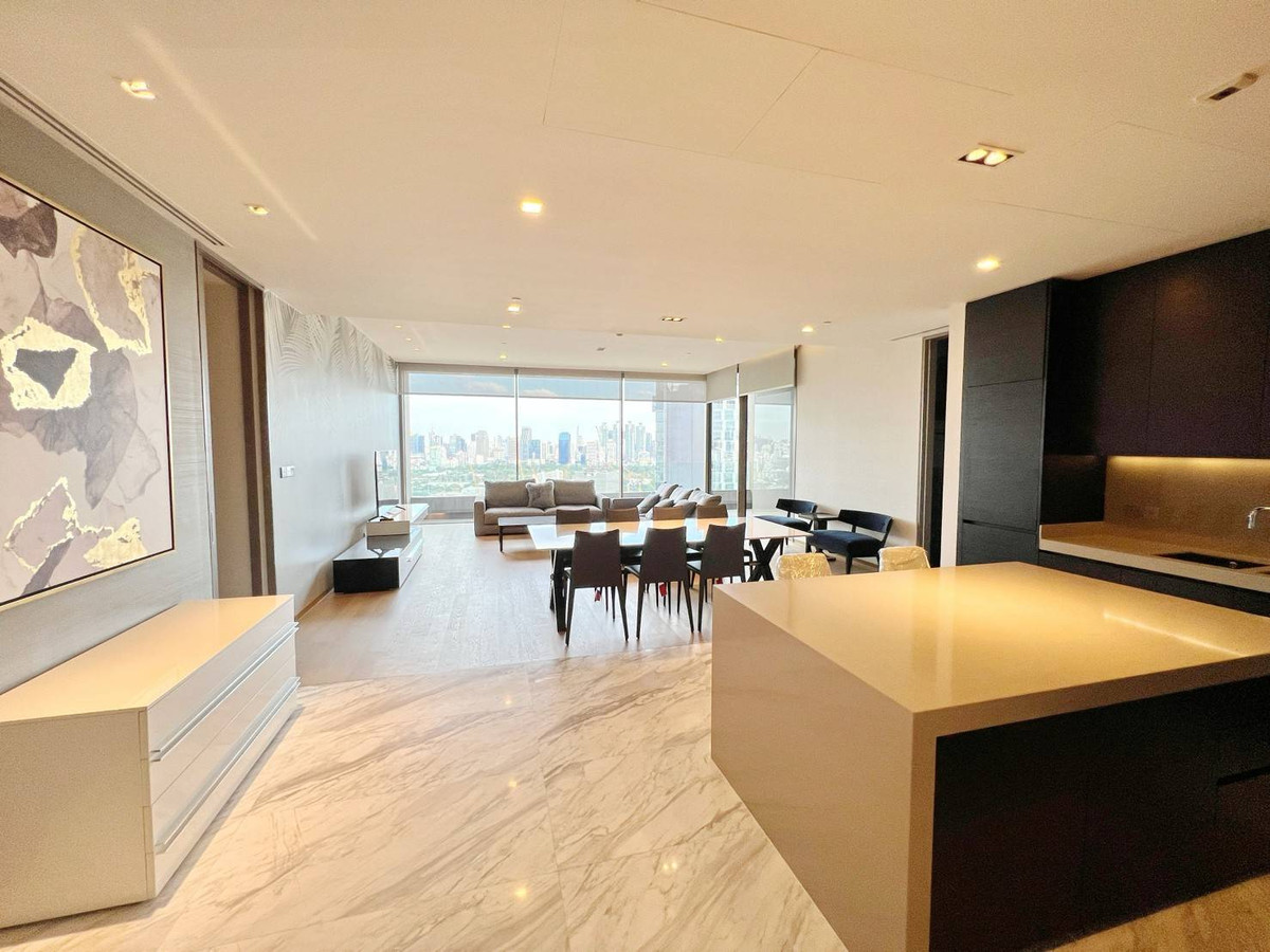 For RentCondoSilom, Saladaeng, Bangrak : Saladaeng One / Rare Item 3 Bed park view ready to move in. / 3 bed 224 sq.m.Tel. 0937890899