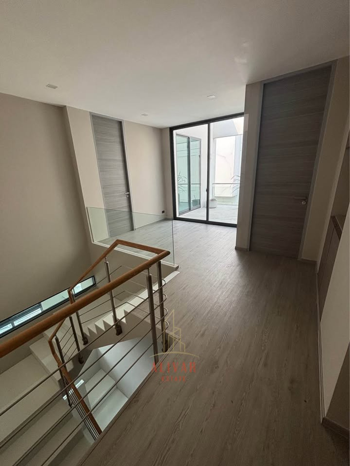 Home OfficeOnnut, Udomsuk : RH023726 for sale/rent, home office, 3.5 floors, 4 bedrooms, with private elevator at MYST Onnut-Srinakarin, near MRT Yellow Line, Sri Nut Station, only 450 m.