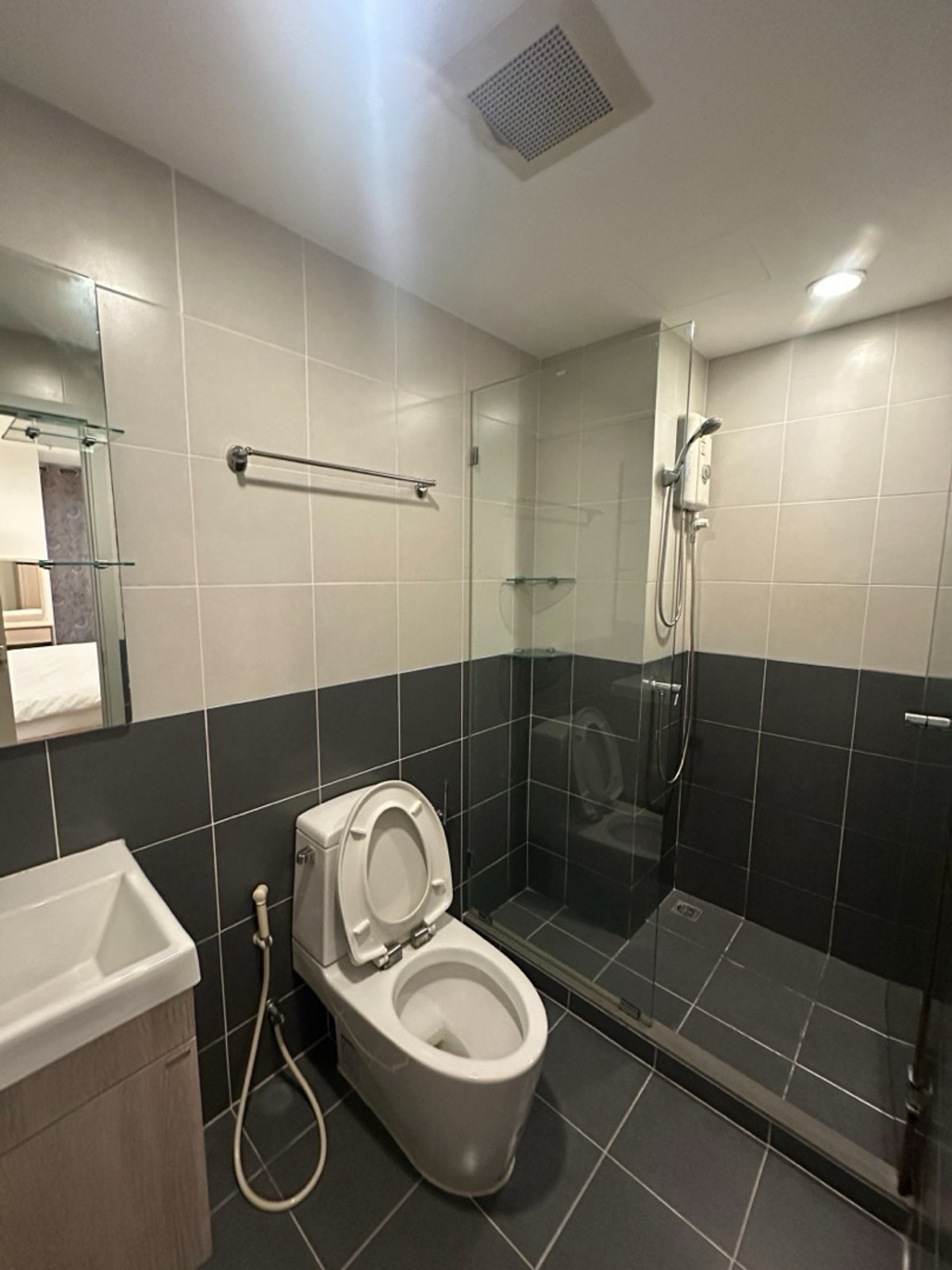 ให้เช่าคอนโดปิ่นเกล้า จรัญสนิทวงศ์ : 💙@condocurator 💙 IDEO Mobi Charan - Interchange มีเครื่องซักผ้า พร้อมเข้าอยู่ 31 มีนาคม 69 [PM2351] 