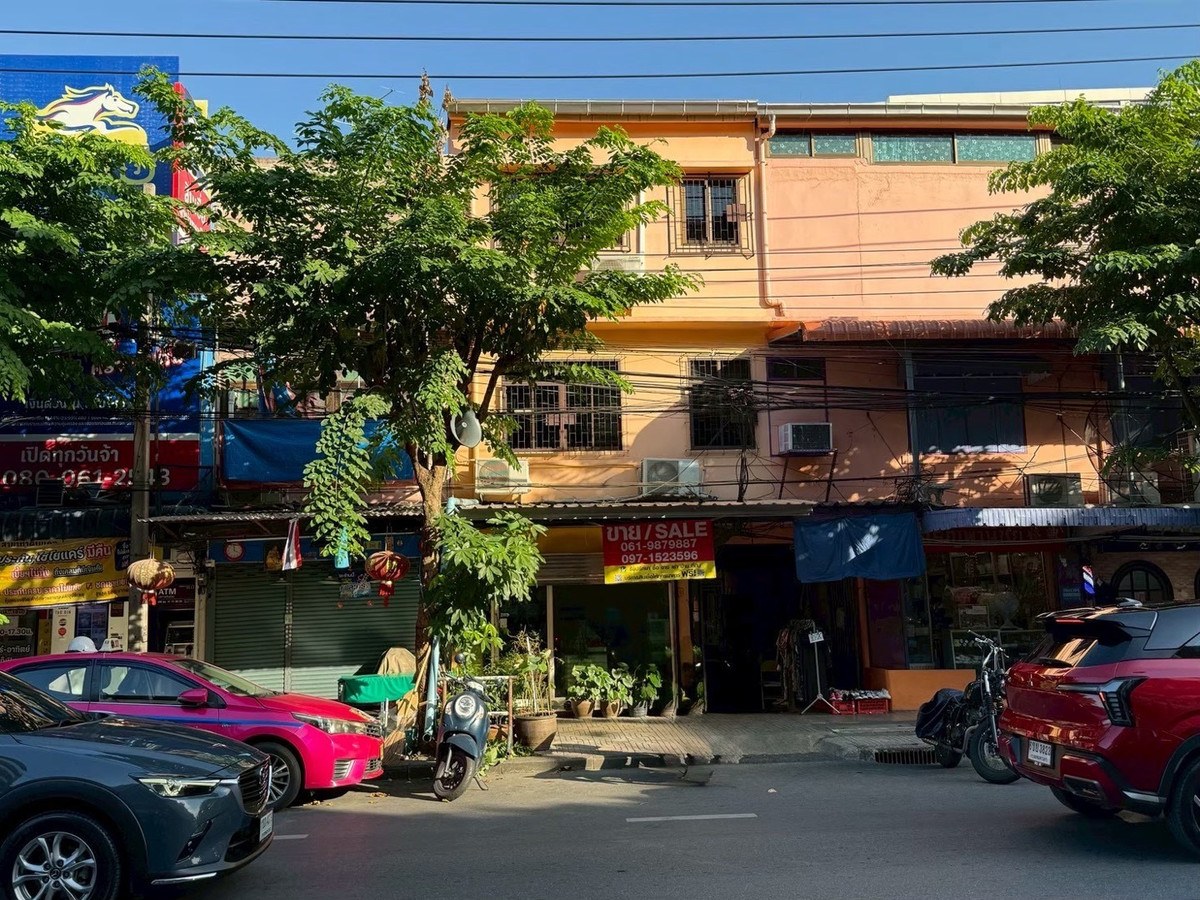 For SaleShop HouseWongwianyai, Charoennakor : 📣 Commercial Building for Sale – 3-Storey Shophouse on Thadin Daeng Road (Prime Location)