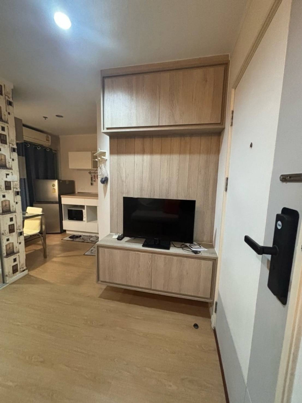 For RentCondoPattanakan, Srinakarin : Next to the BTS Yellow Line, Hua Mak Station.