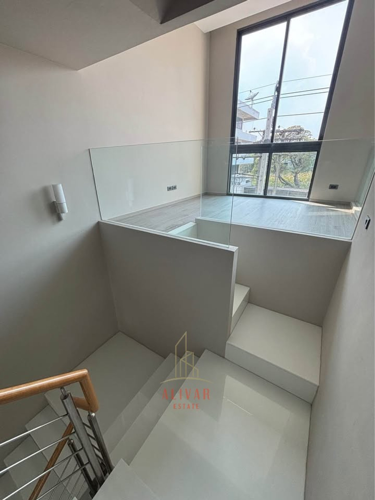 Home OfficeOnnut, Udomsuk : RH023726 for sale/rent, home office, 3.5 floors, 4 bedrooms, with private elevator at MYST Onnut-Srinakarin, near MRT Yellow Line, Sri Nut Station, only 450 m.
