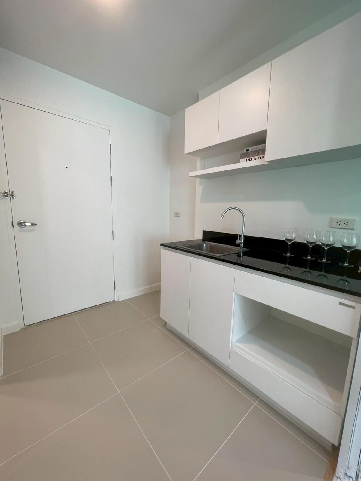 ขายคอนโดเลียบทางด่วนรามอินทรา : WE Condo Ekkamai - Ramindra / Studio (FOR SALE), วี คอนโด เอกมัย - รามอินทรา / สตูดิโอ (ขาย) AMP005