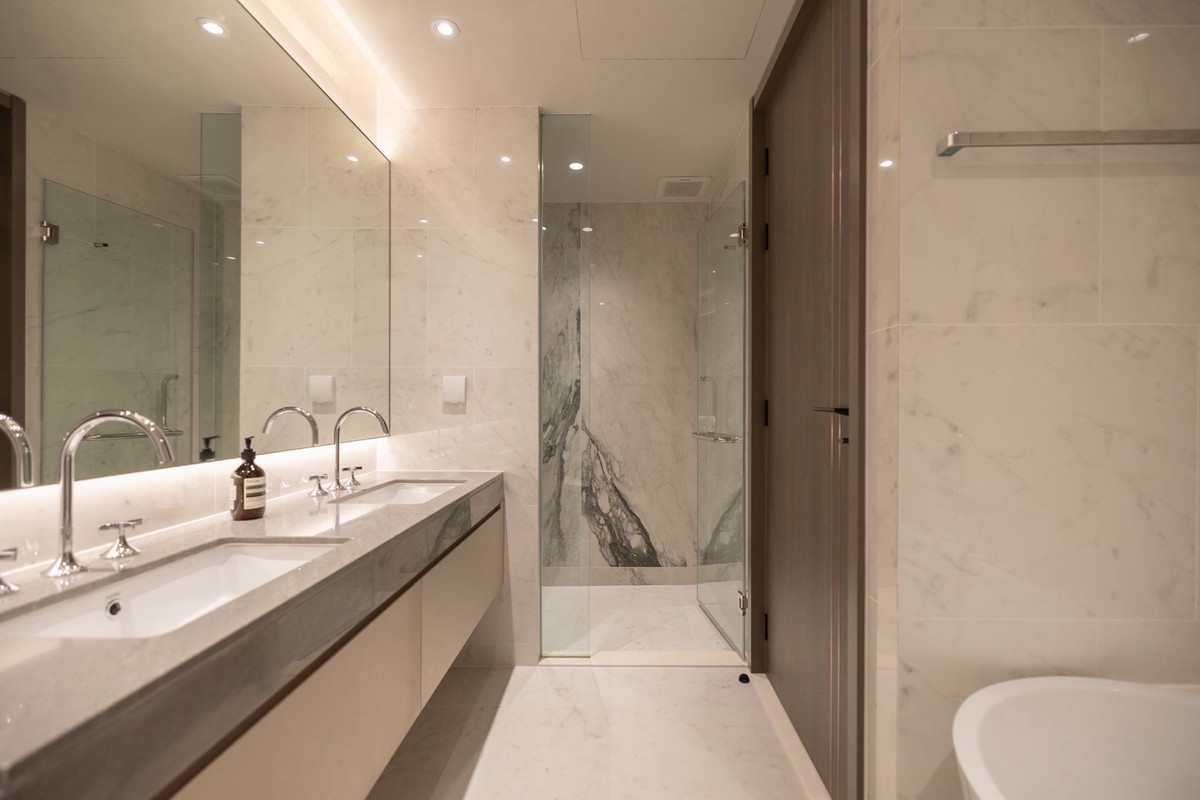 ให้เช่าคอนโดวิทยุ ชิดลม หลังสวน : คอนโดหรูให้เช่า 2 ห้องนอน 117 ตร.ม ใกล้ Central Chidlom และ BTS ชิดลม เลี้ยงสัตว์ได้
