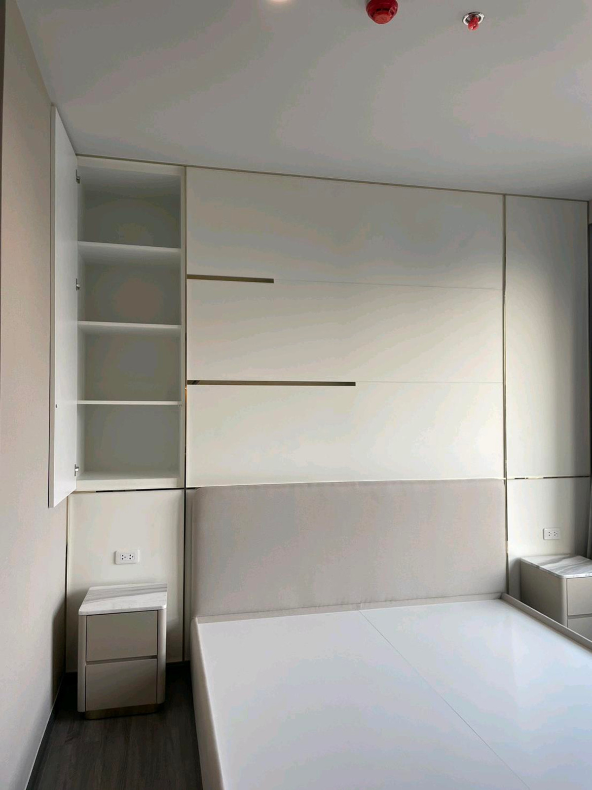 For RentCondoKhlongtoei, Kluaynamthai : Ready to Move-In on March 2026
(Newly Decorated 3 Bedroom 110sqm)