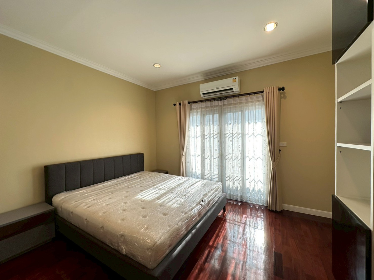 For RentHouseBangna, Bearing, Lasalle : ✨Luxury house for rent 3 floors, next to Srinakarin Road, 5 bedrooms, fully furnished, near the mall, near BTS Sri Udom, convenient travel, ready to move in.