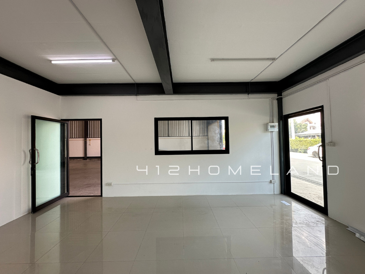 For RentWarehouseSamut Prakan,Samrong : Warehouse for rent, 1,000 sq m., Soi Wat Nam Daeng, new condition, water and electricity ready, large vehicles can easily enter, Bang Phli, Samut Prakan.