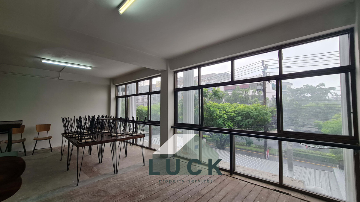 ขายอาคารพาณิชย์พัฒนาการ ศรีนครินทร์ : LUCK ขาย🏠อาคารพาณิชย์ 2 คูหา ติดถนนพัฒนาการ 