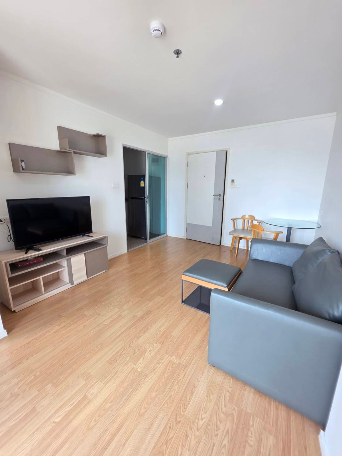 For RentCondoPattanakan, Srinakarin : Next to the BTS Yellow Line, Hua Mak Station.