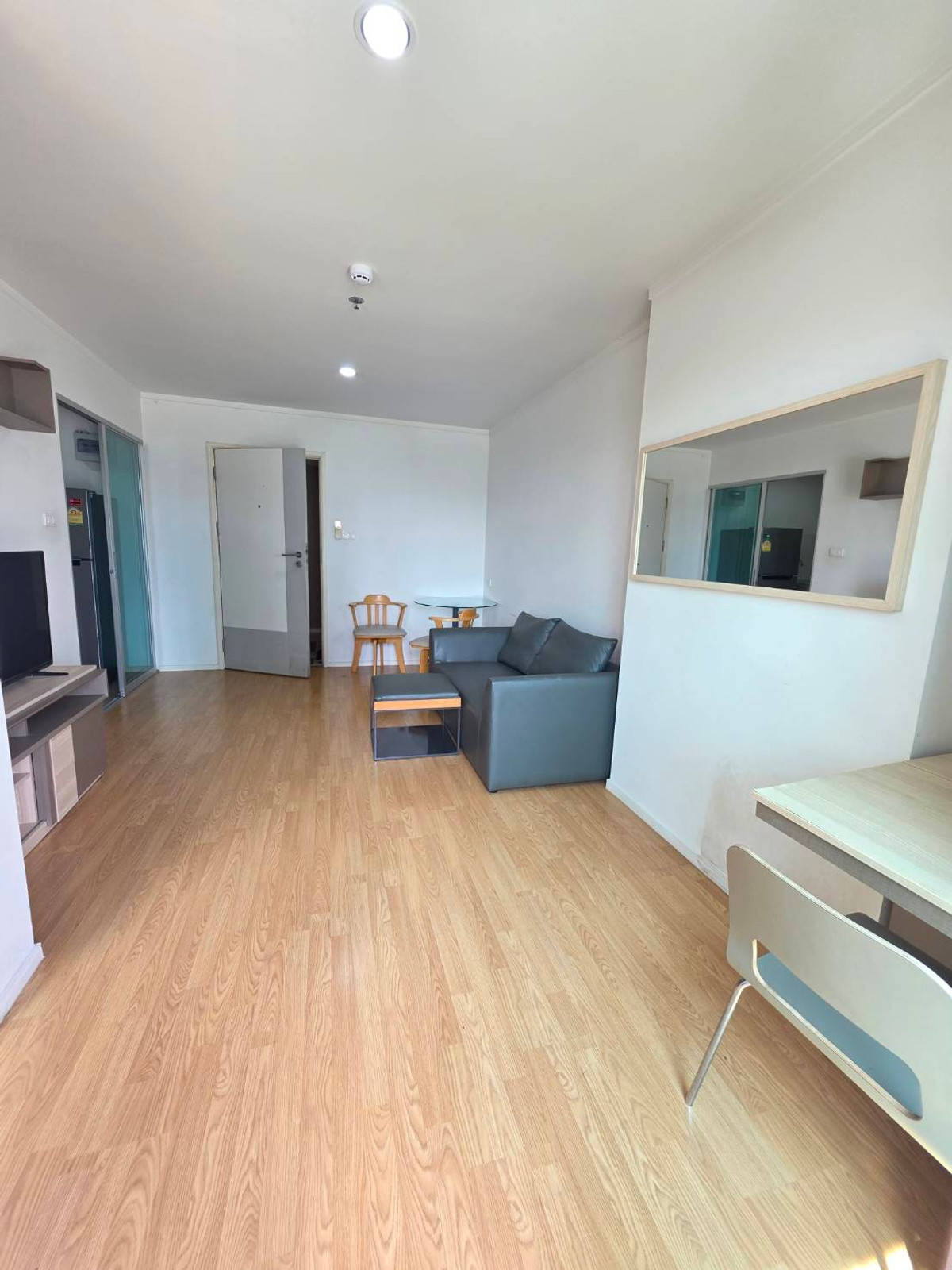 For RentCondoPattanakan, Srinakarin : Next to the BTS Yellow Line, Hua Mak Station.