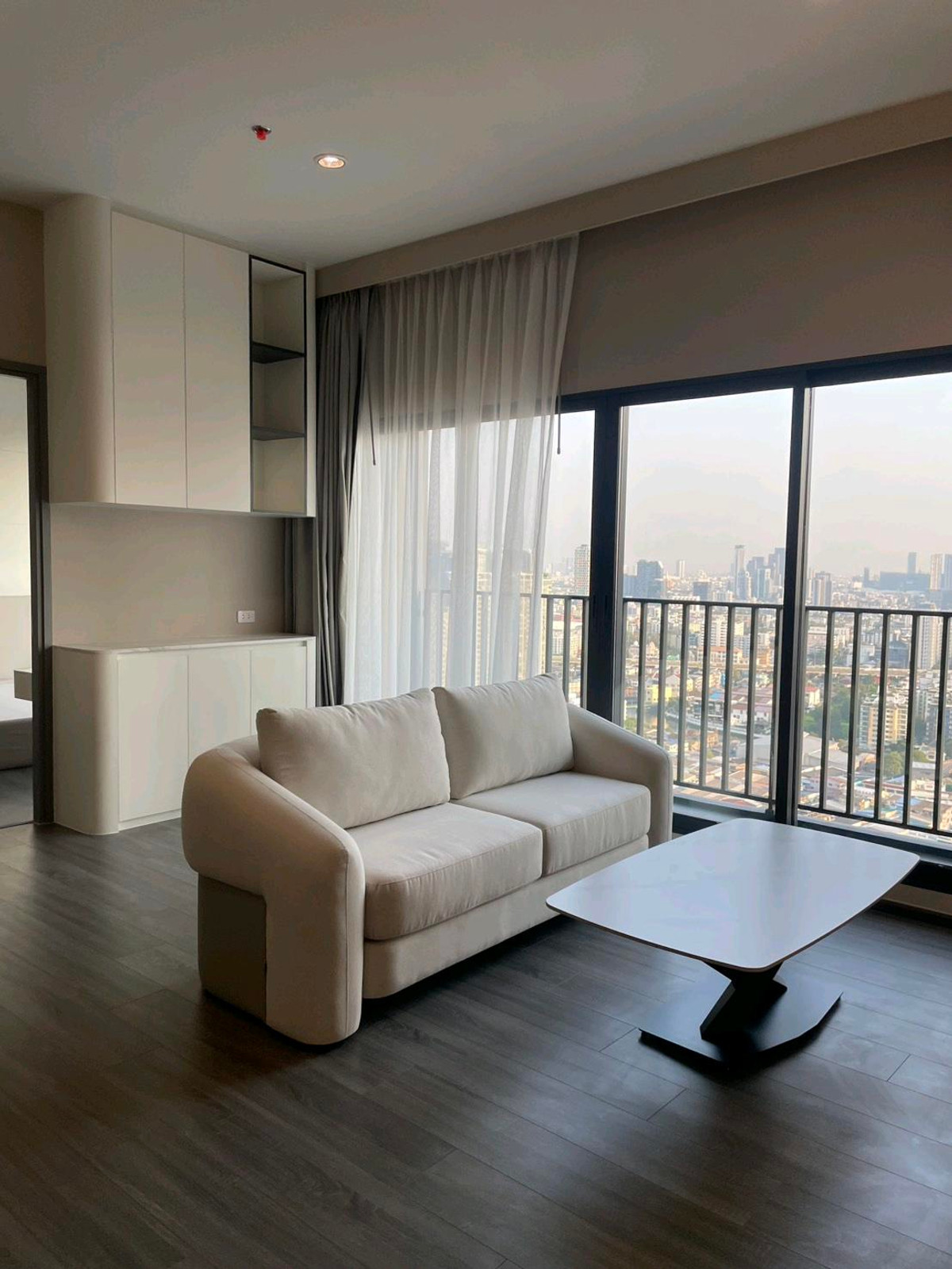 For RentCondoKhlongtoei, Kluaynamthai : Ready to Move-In on March 2026
(Newly Decorated 3 Bedroom 110sqm)