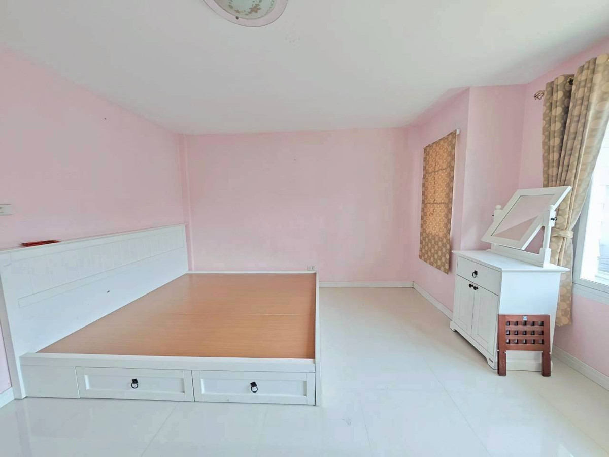 For SaleTownhomeRattanathibet, Sanambinna : 🏡✨ Urgent sale, 3-story townhome, newly renovated, ready to move in.