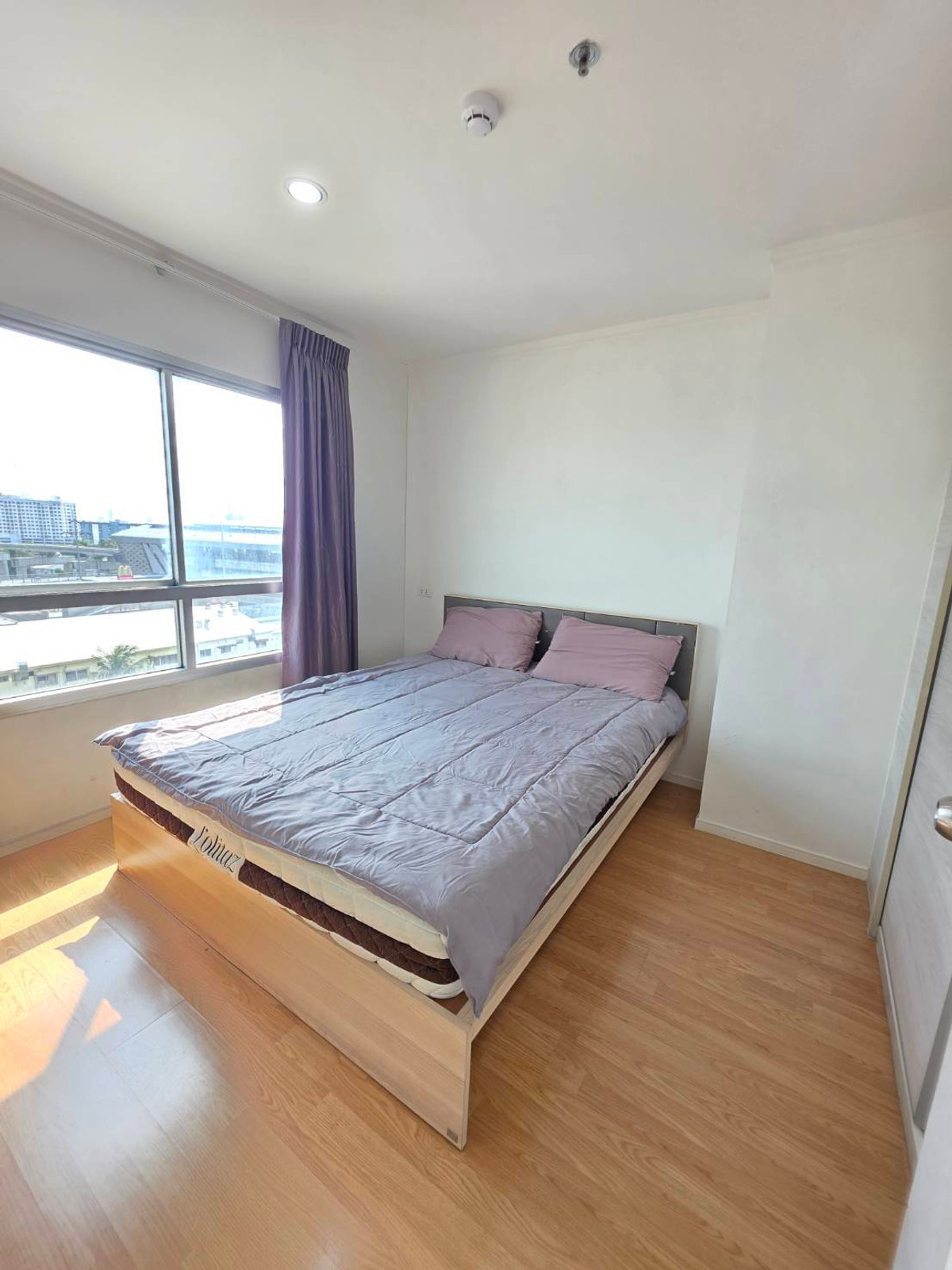 For RentCondoPattanakan, Srinakarin : Next to the BTS Yellow Line, Hua Mak Station.