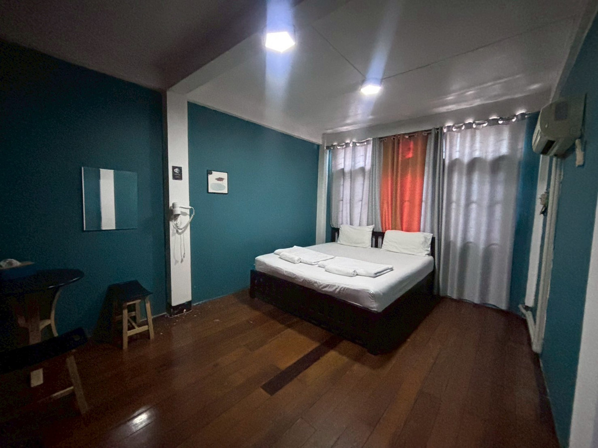 For RentTownhomeSathorn, Narathiwat : Hostel business for rent in Charoen Krung, in the heart of a tourist landmark! 3 bedrooms, 3 bathrooms 🔥 Rent only 28,000 baht/month, can continue immediately 📍 Very good location, Charoen Krung tourist area - opposite Four Seasons Charoen Krung Hotel - a