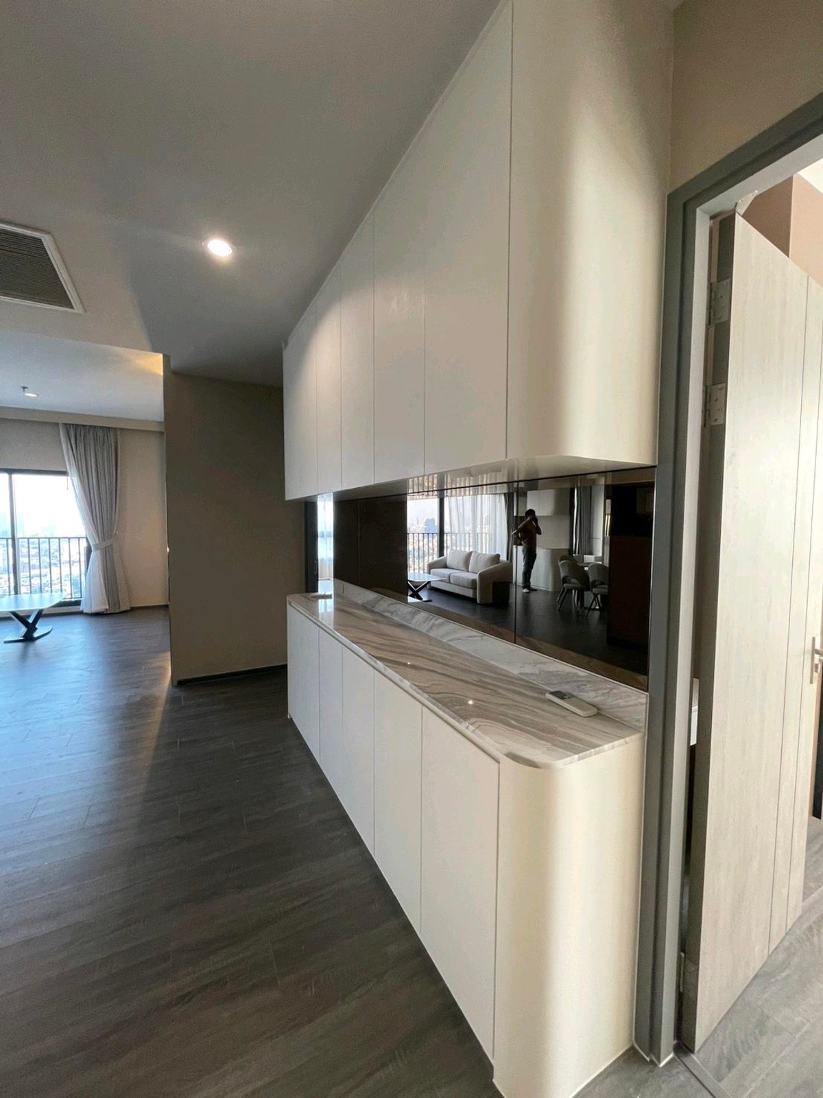 For RentCondoKhlongtoei, Kluaynamthai : Ready to Move-In on March 2026
(Newly Decorated 3 Bedroom 110sqm)